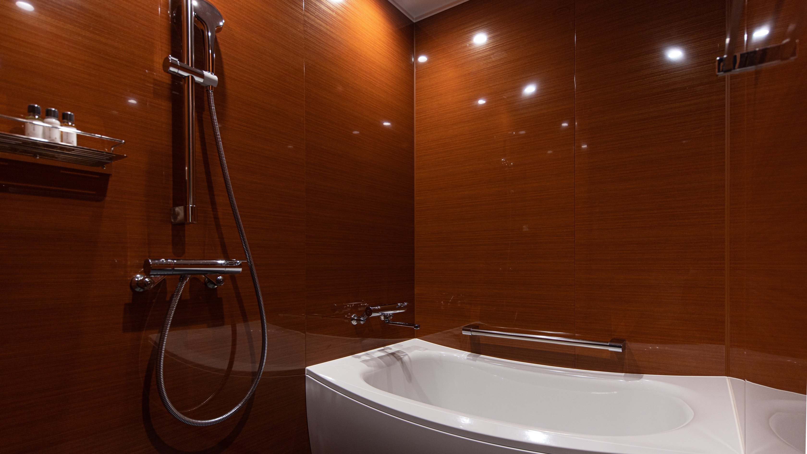 Kamar mandi kembar