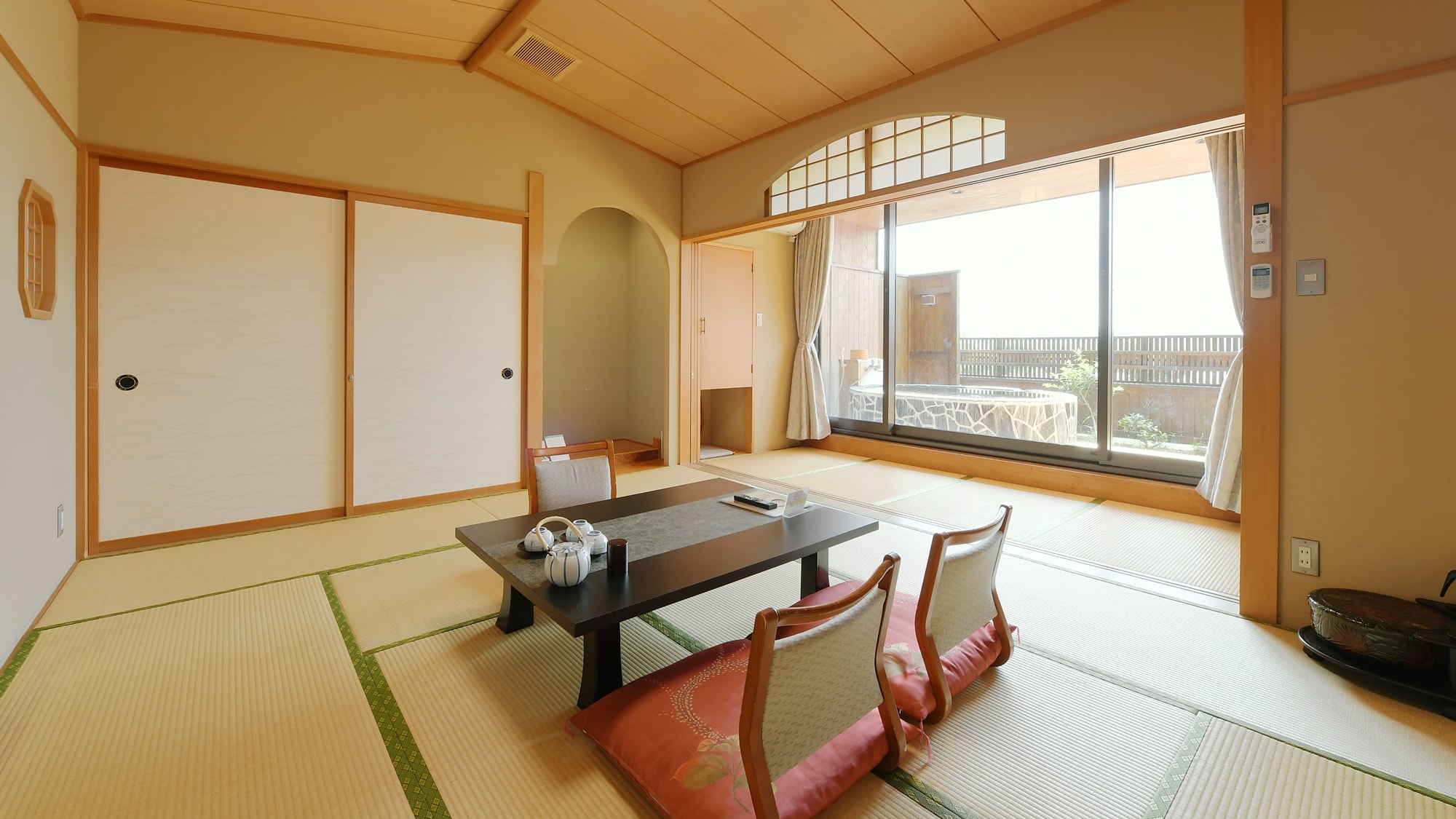 [Room with open-air bath] Enjoy relaxing in a private space ♪