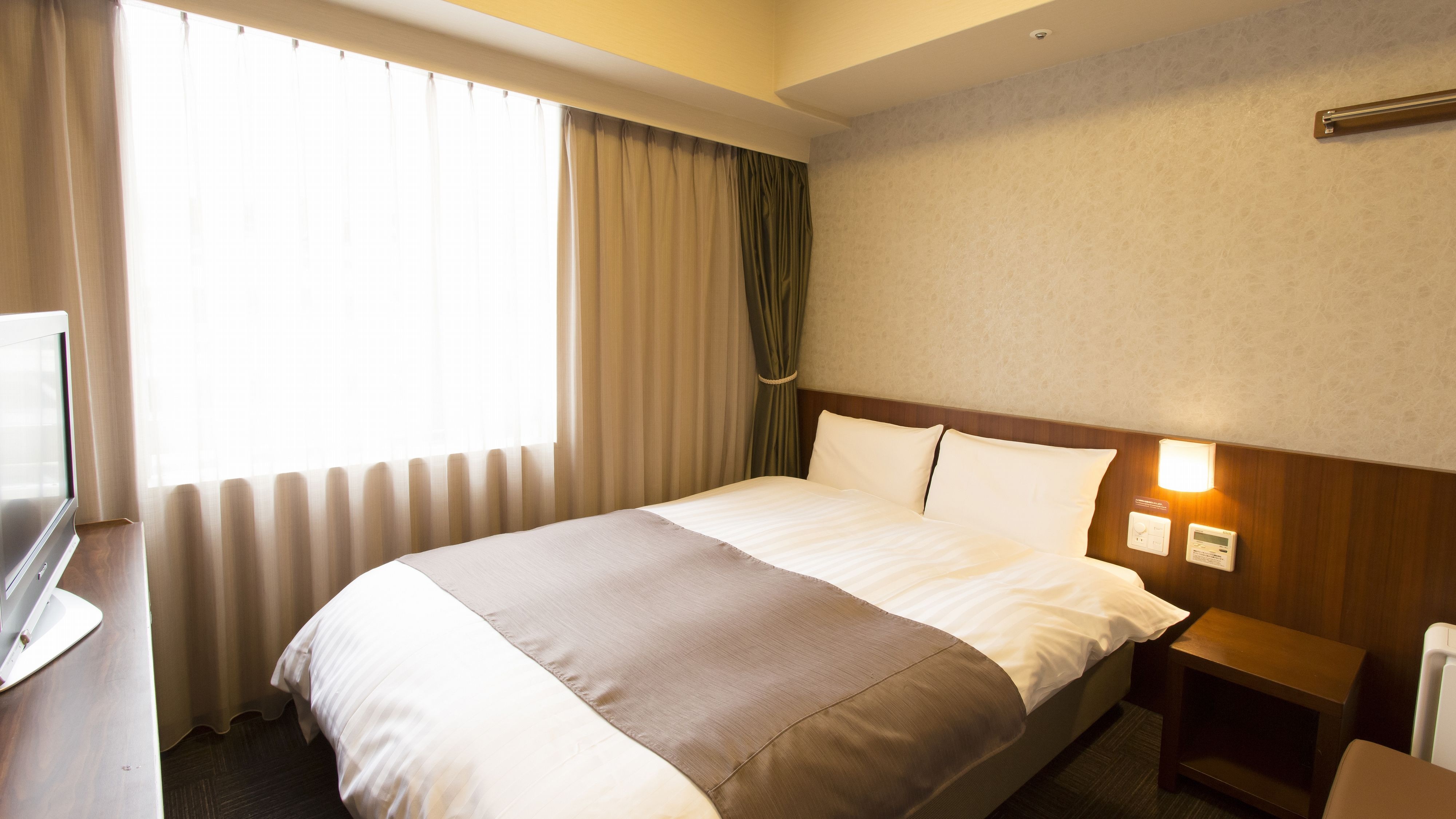 [Non-smoking / Smoking] Double room (1400 & times; 2050) 14.3-14.7㎡ ◇ Simmons bed complete