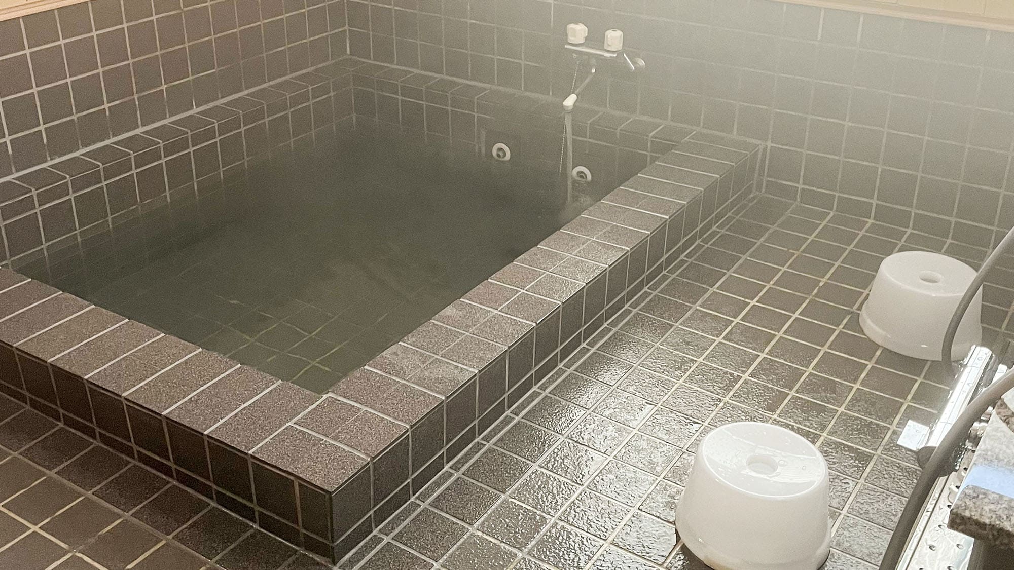 ・[Large public bath] Relax and soothe your fatigue in the bathtub.