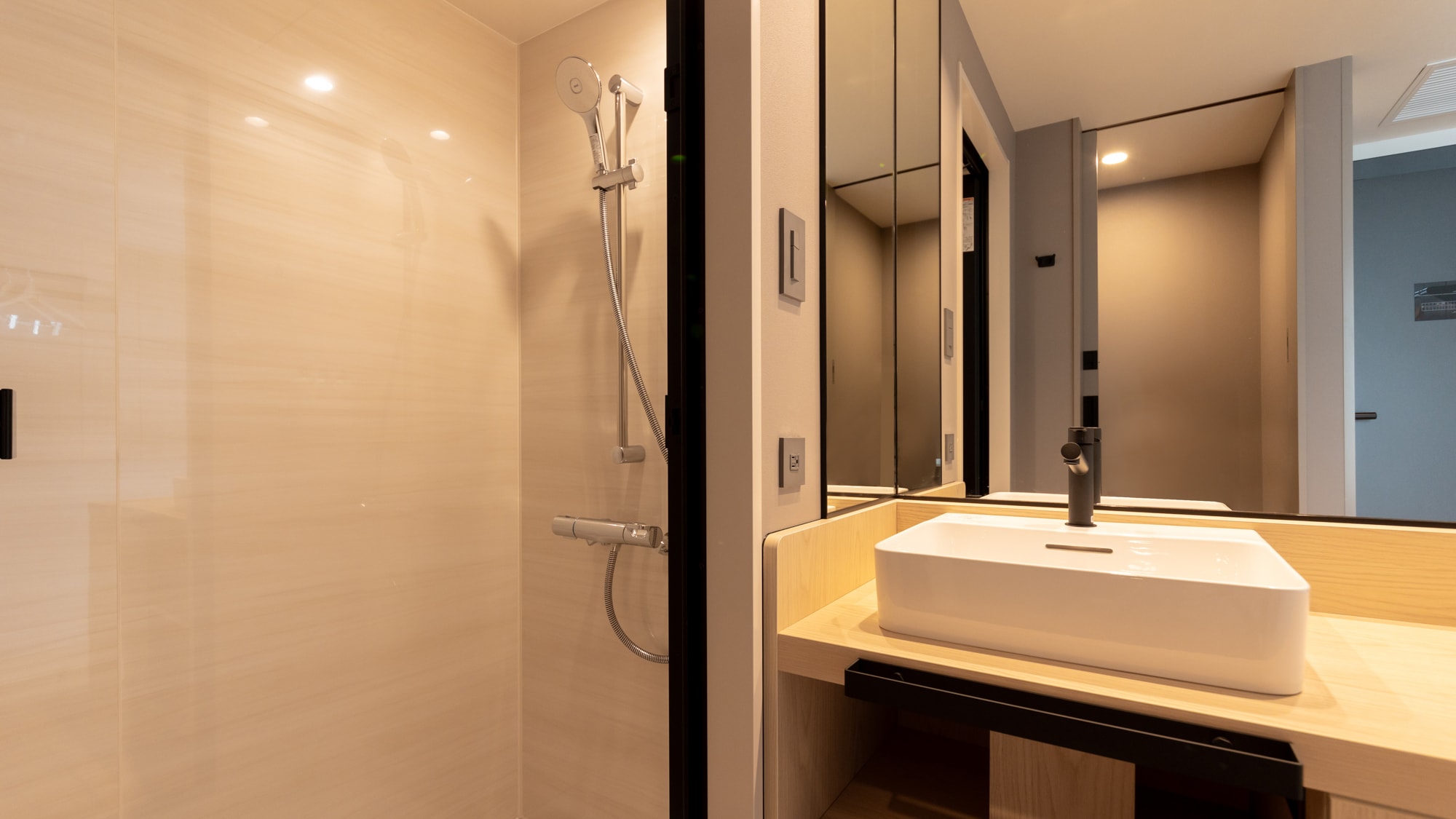 Standard double (with shower booth)