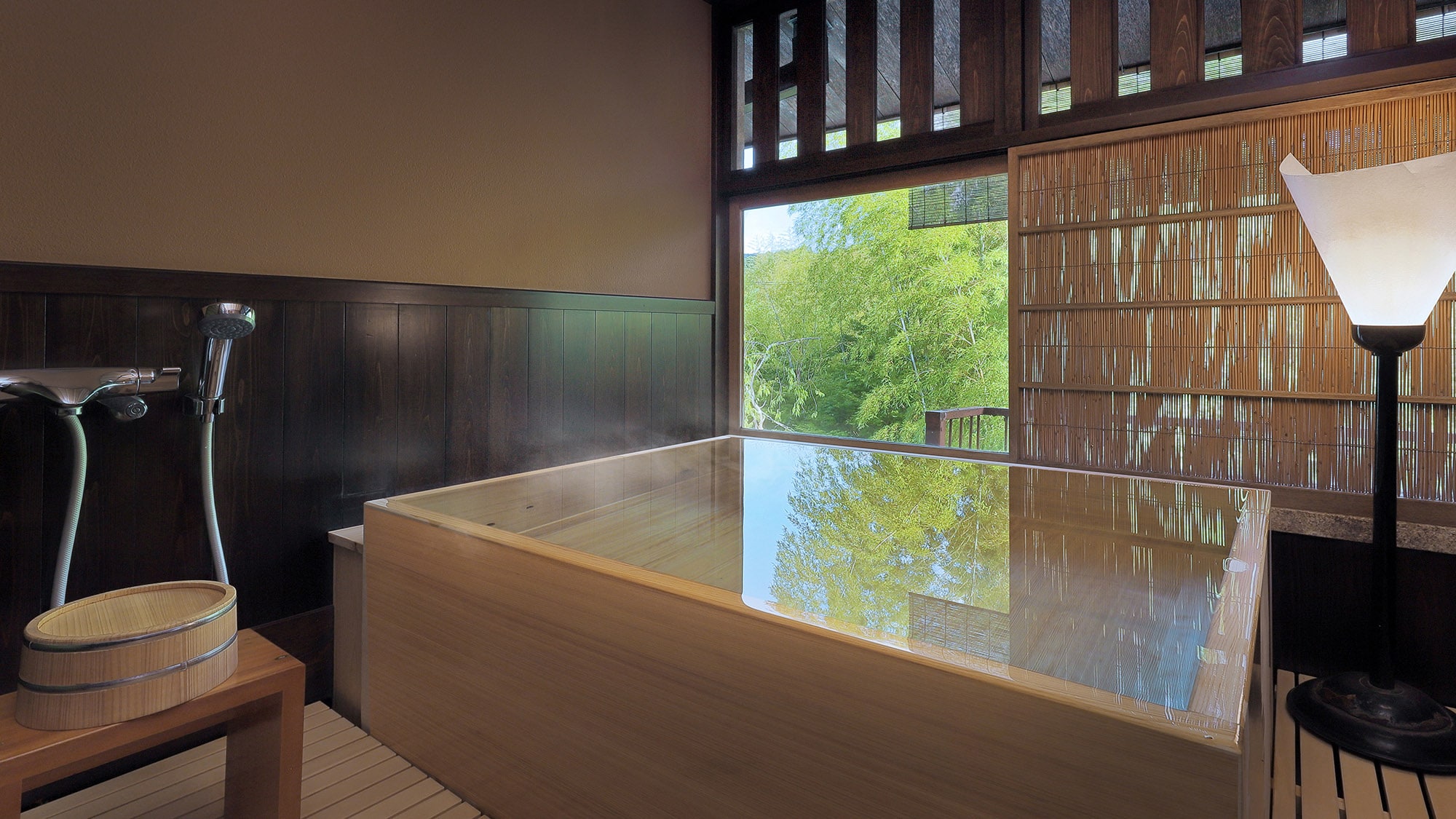 [Hatsugan no Ma] Japanese-style room with half open-air bath (90 square meters)