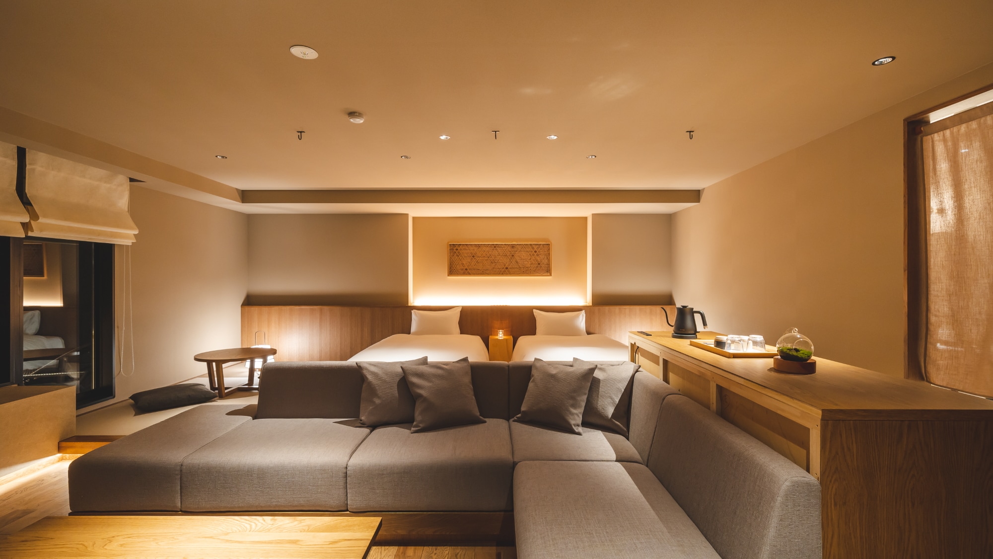 [Suite room with open-air hot spring bath] A spacious space of over 70 square meters.