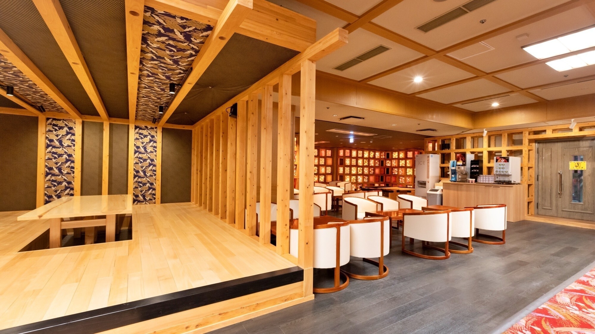 [Lobby] ผ่อนคลายในพื้นที่ที่ตกแต่งด้วยกลิ่นหอมของไม้และร่มญี่ปุ่น *Image [Lobby] ผ่อนคลายในพื้นที่ที่ตกแต่งด้วยก ลิ่นหอมของไม้และร่มญี่ปุ่น
