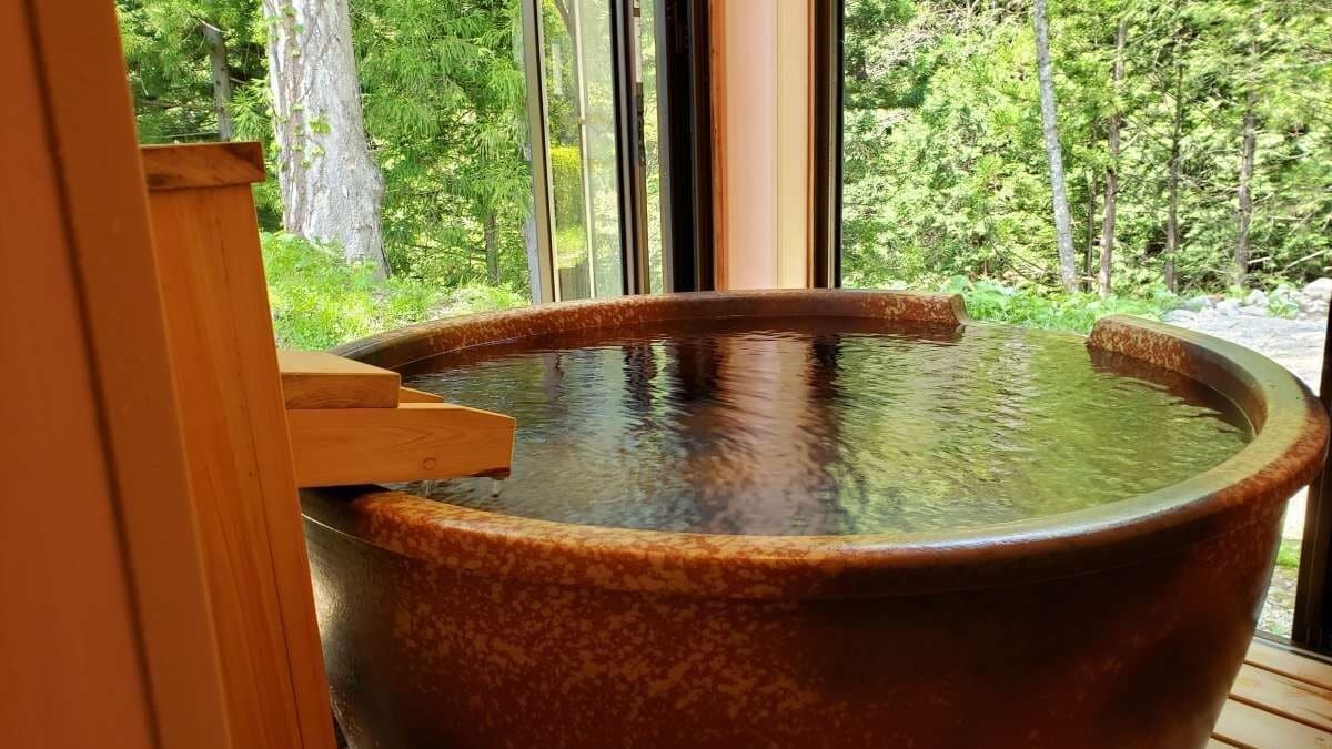 Spacious Japanese-Western room with semi-open-air bath_semi-open-air bath