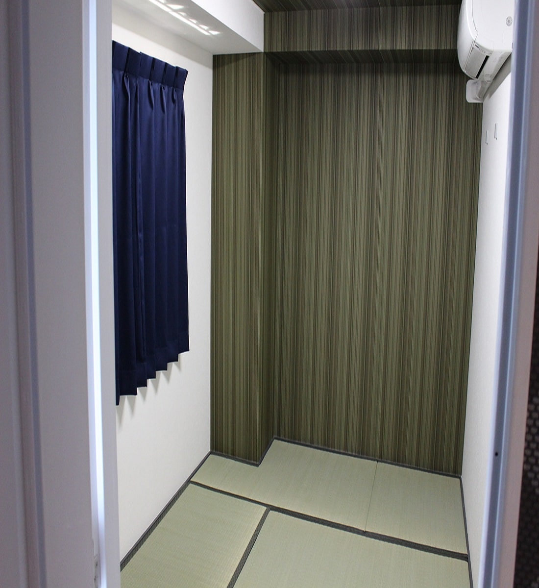 Renovated 4 tatami twin room