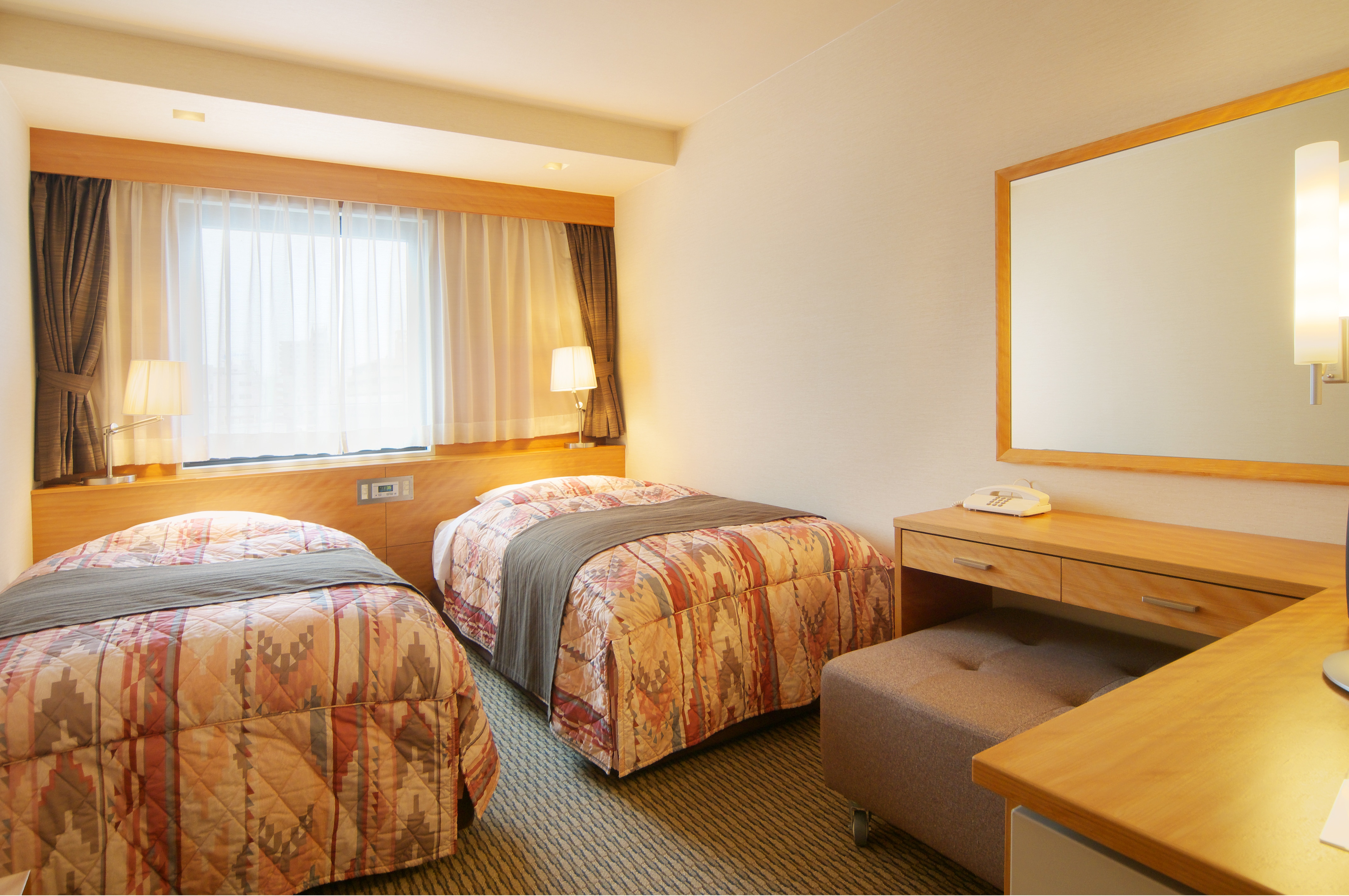 Non-smoking petite twin room "Sakura bed" type