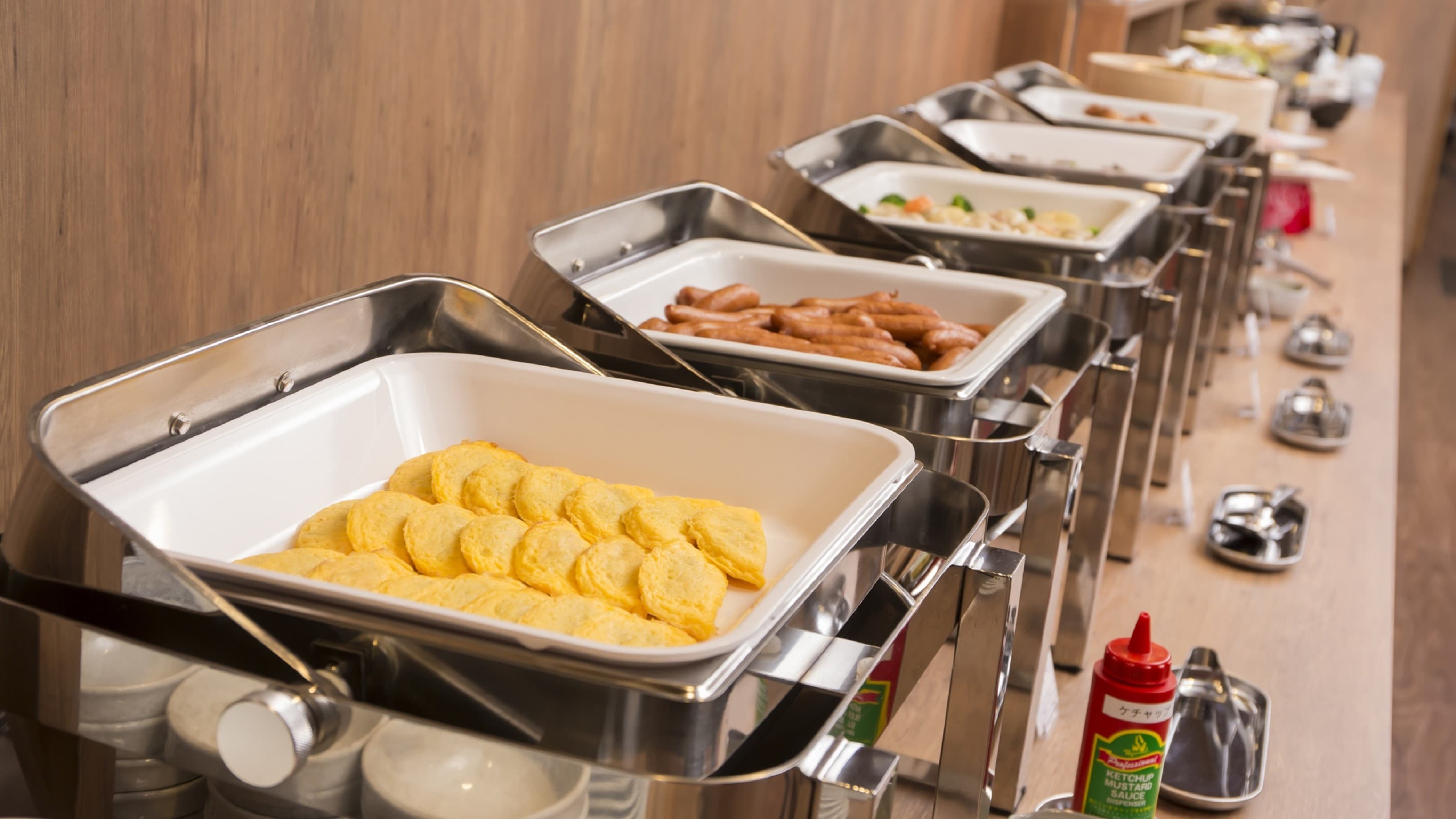 Free buffet breakfast service