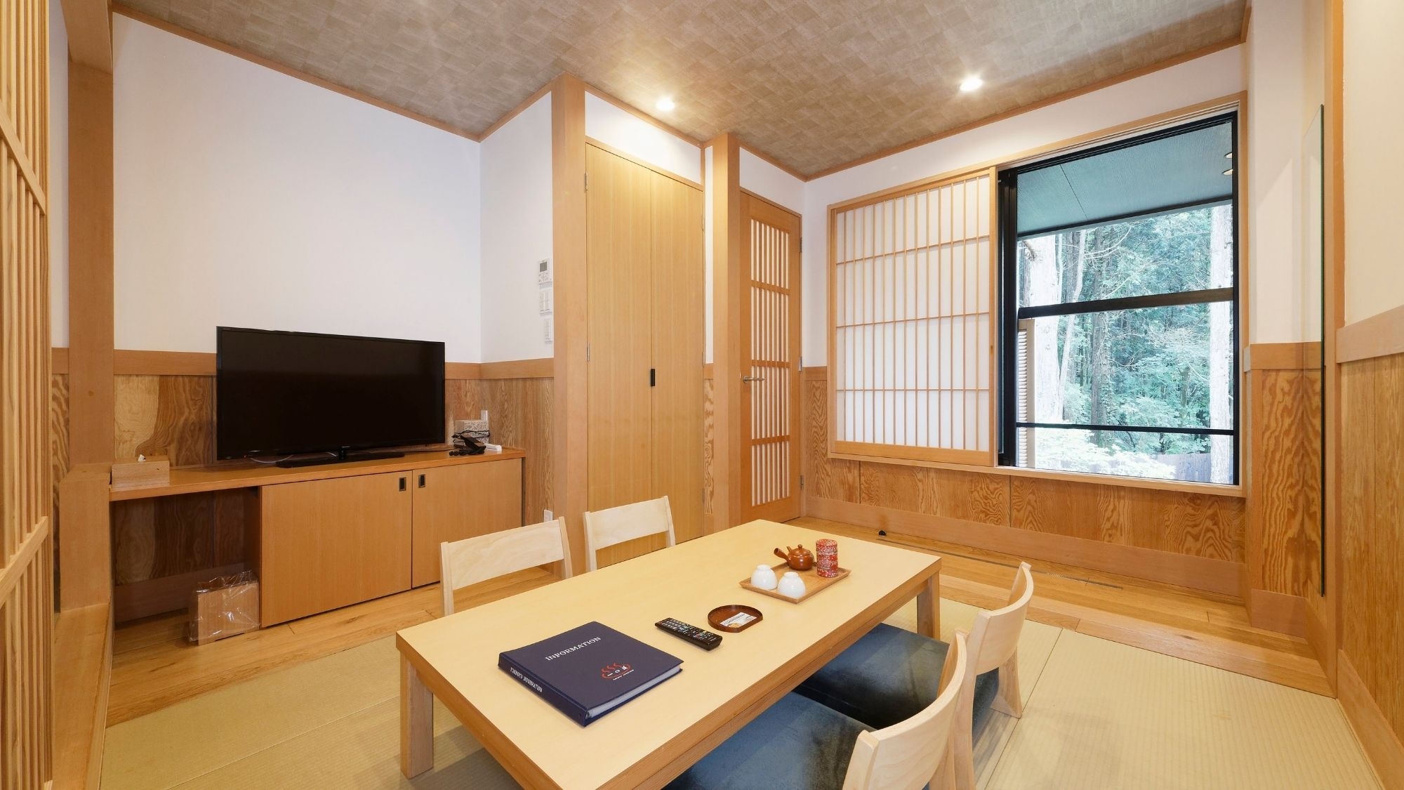 [Main building] Japanese-style room with open-air bath