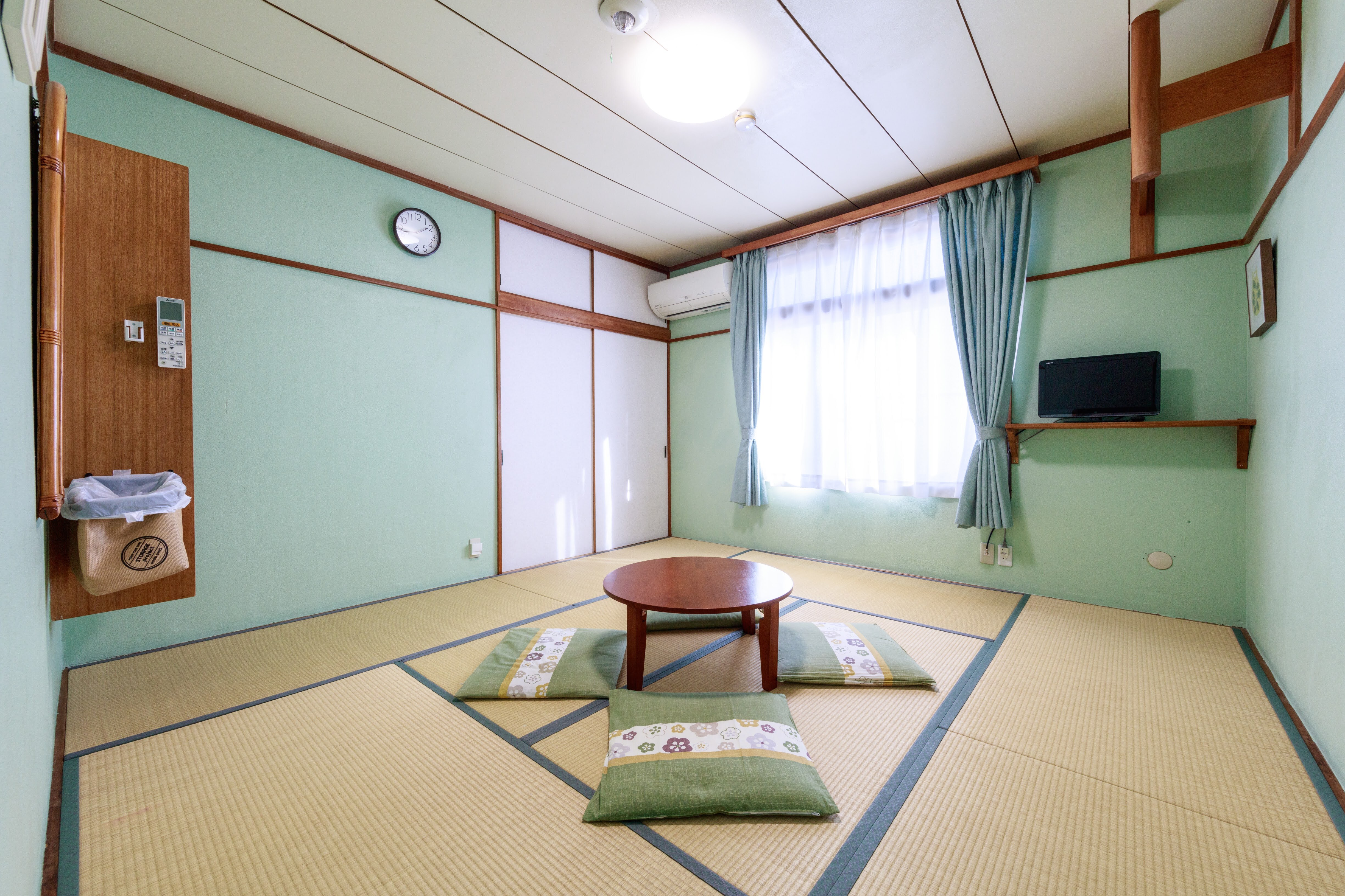 Japanese-style room