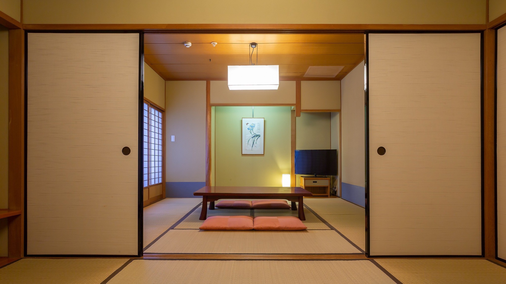 Japanese-style room (8 tatami mats + 6 tatami mats) Recommended for families with small children and group trips