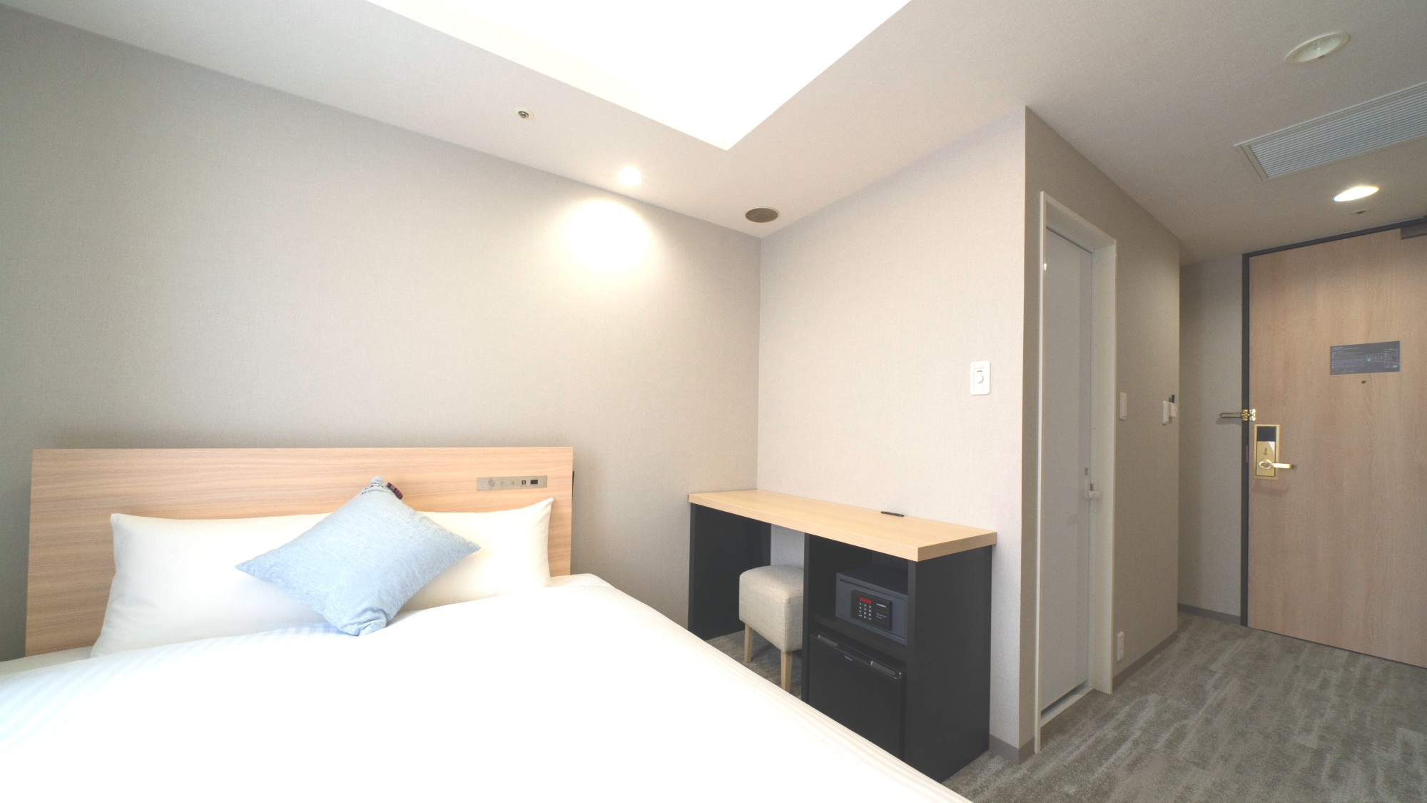 ◇标准大床房（禁烟，大床）