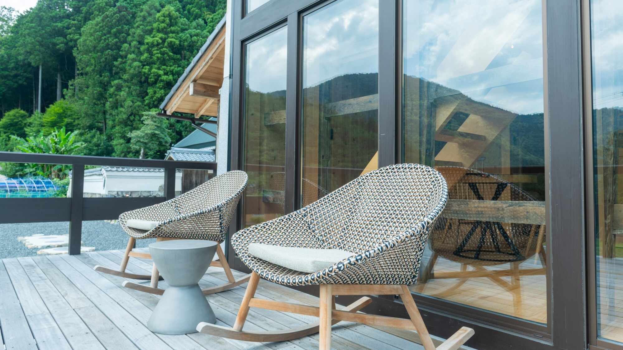 [Hotaru-bi Building/Storehouse] Private deck. Enjoy the luxury of doing nothing while admiring the view.