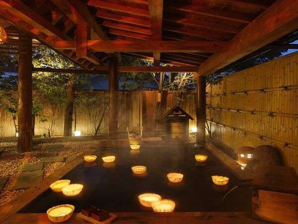 An open-air bath that flows directly from the source