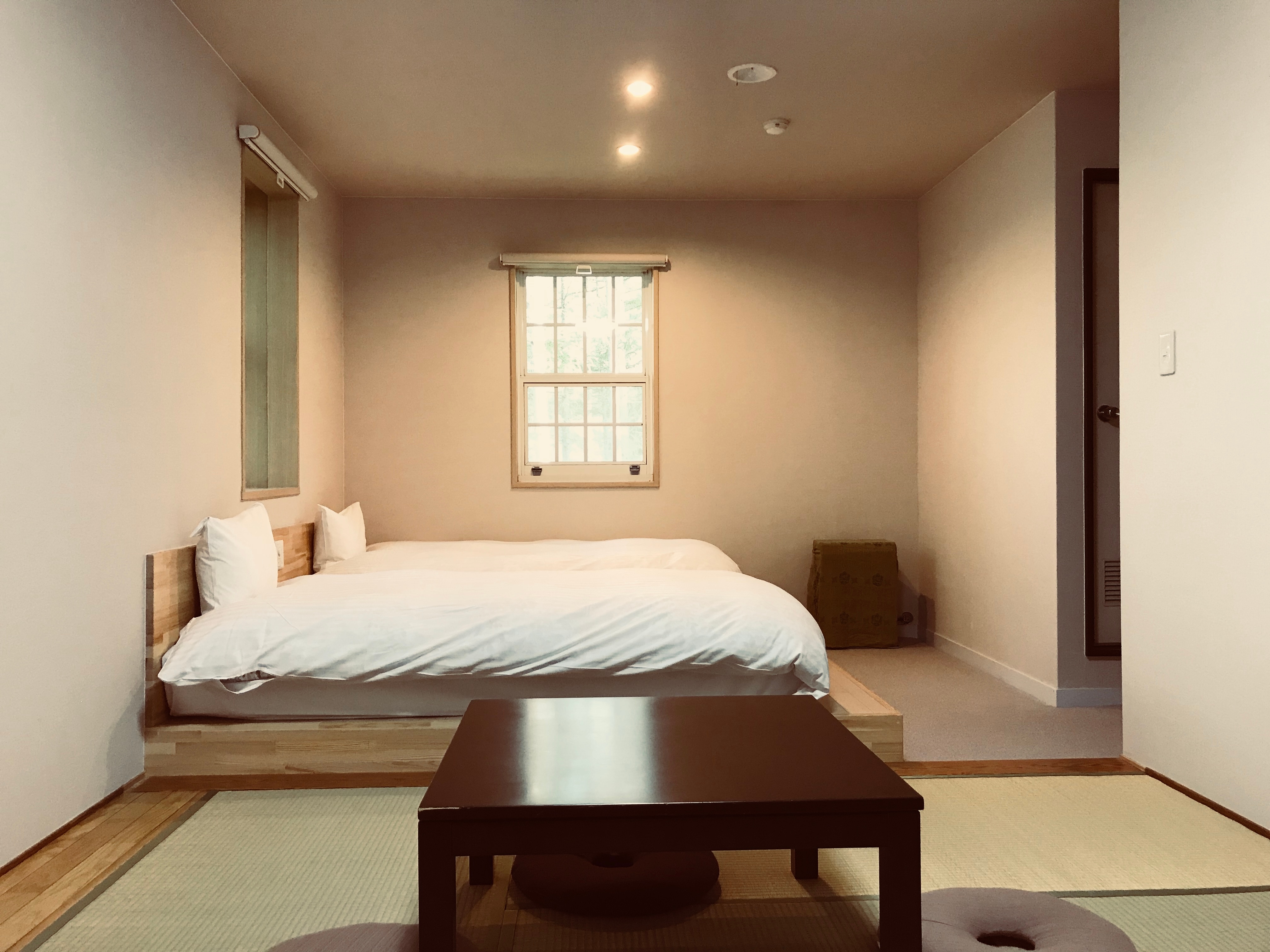 Newly renovated in 2016 ★ Japanese-Western style room with raised bed and bathroom #206