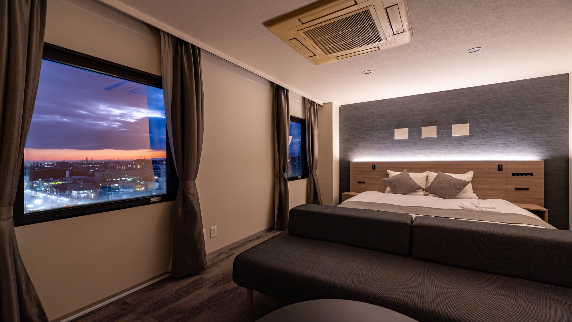 Premium King Room (night view)