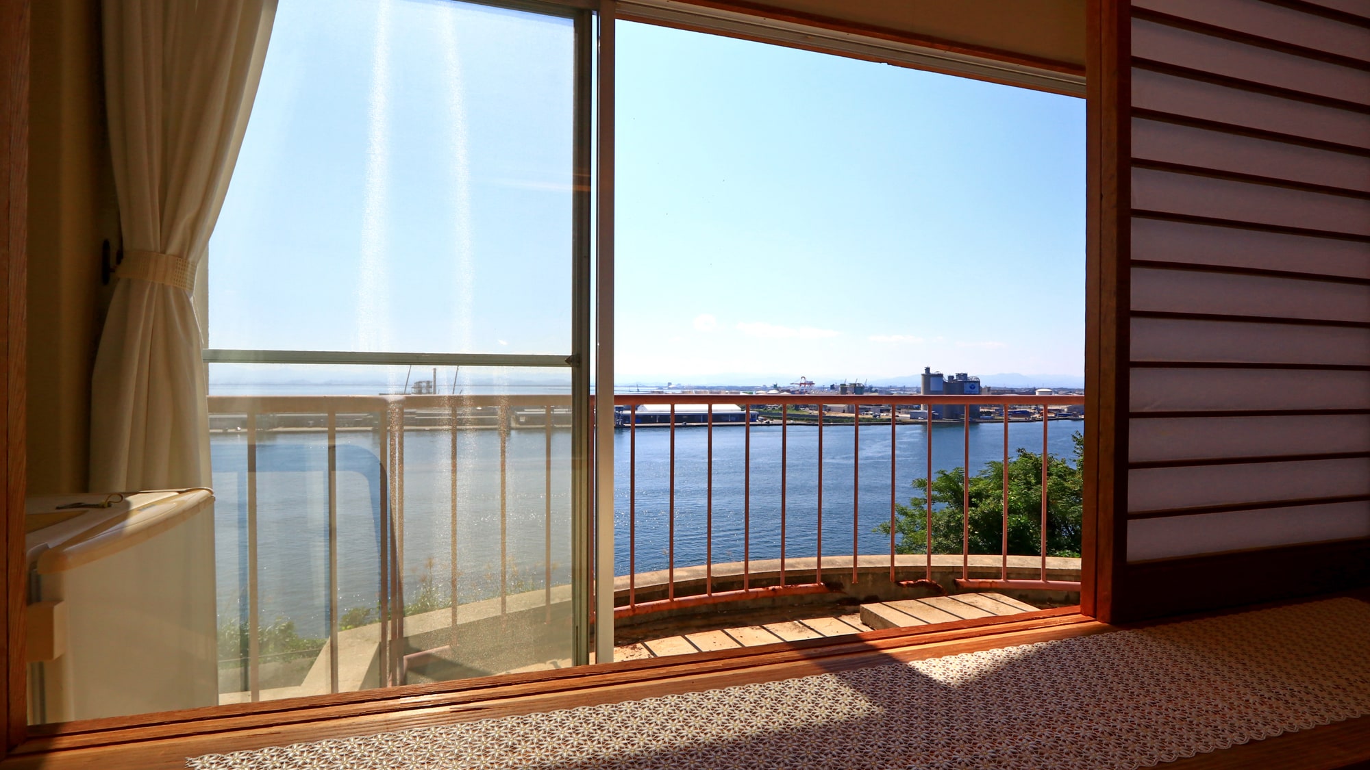 [10 tatami Japanese-style room] Enjoy a panoramic view of Miho Bay