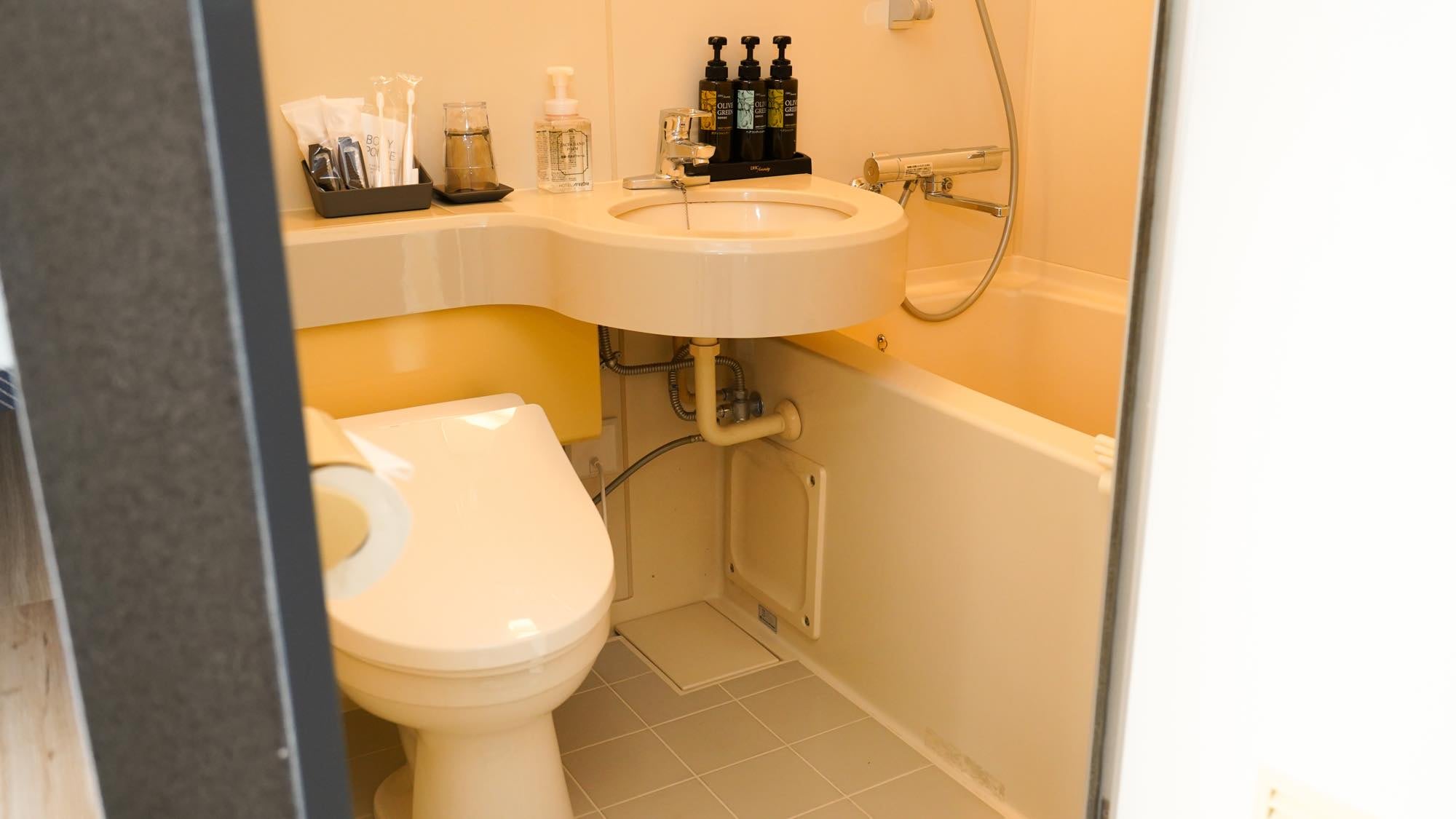 Image of unit bath in all rooms