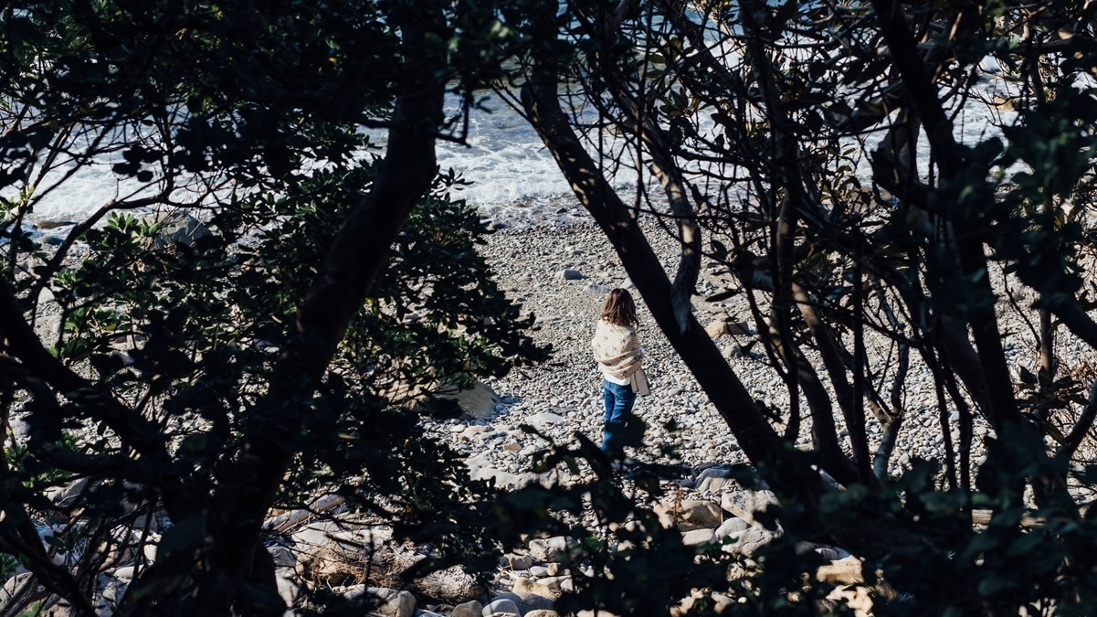 Gosoku no Kutsu is located in Unzen-Amakusa National Park. It's just a short walk from the coastline.