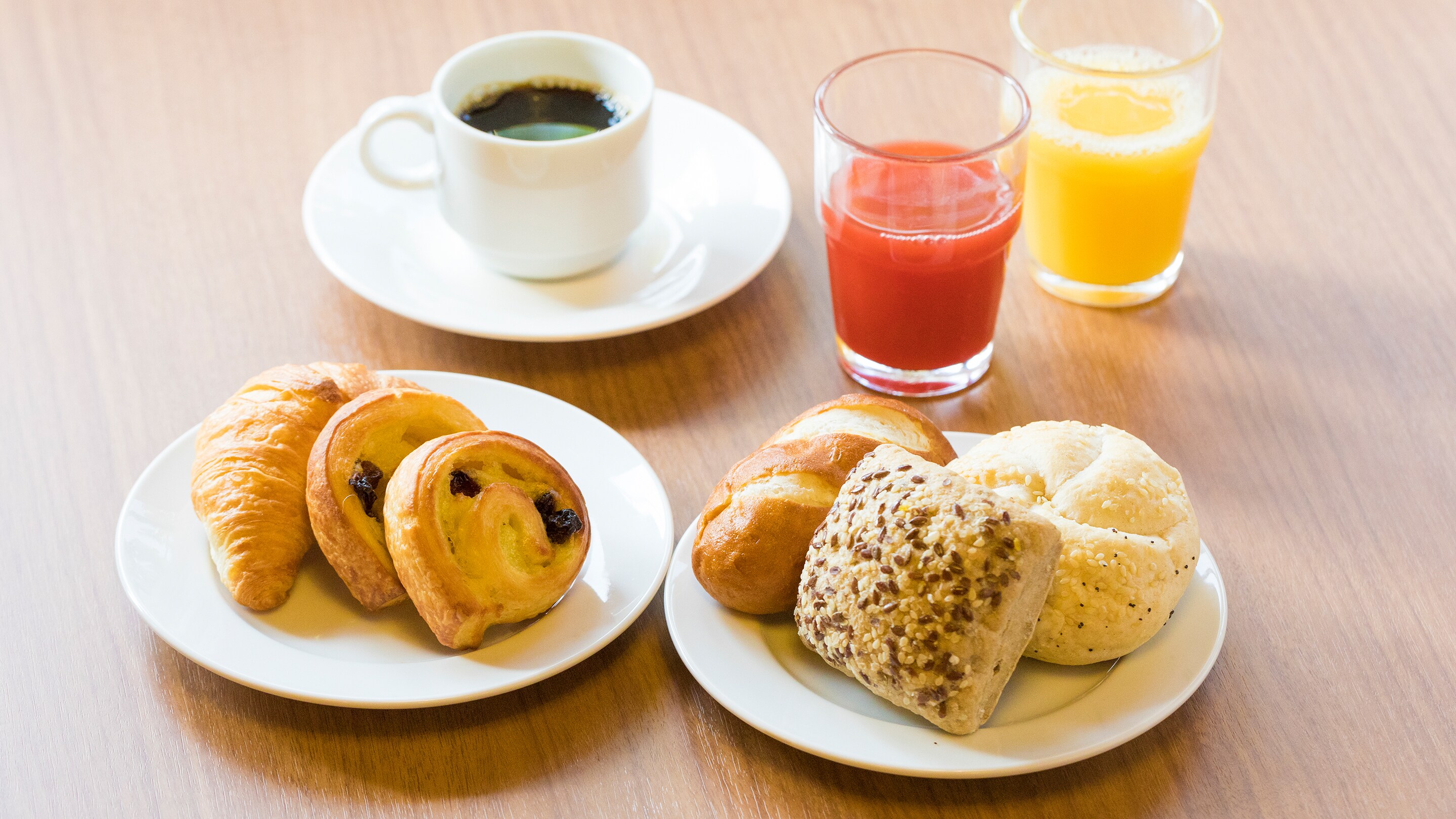 Nhà hàng phục vụ bữa sáng của chúng tôi cung cấp nhiều loại bánh mì khác nhau mỗi ngày.