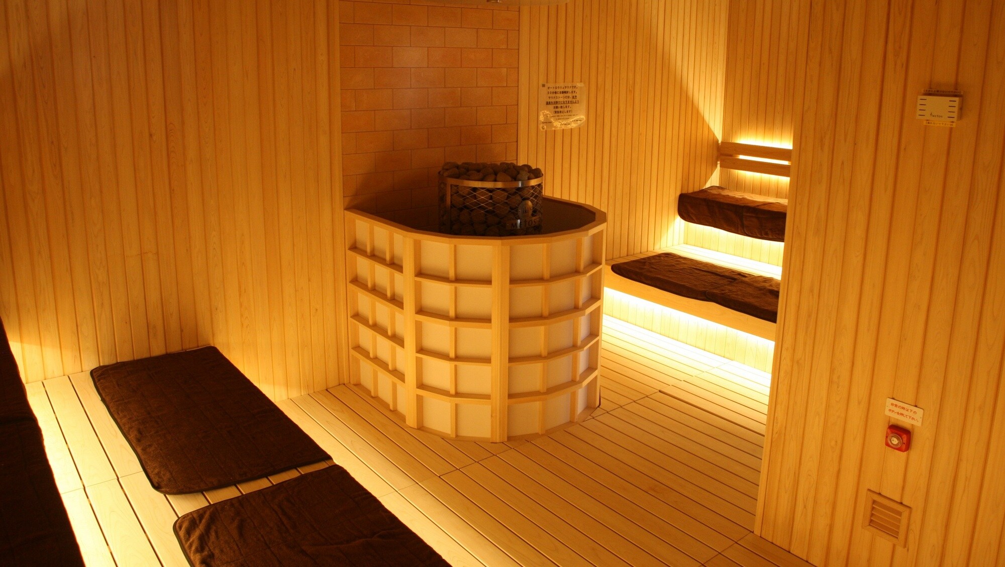 【澡堂桑拿】每30分鐘自動滾動一次