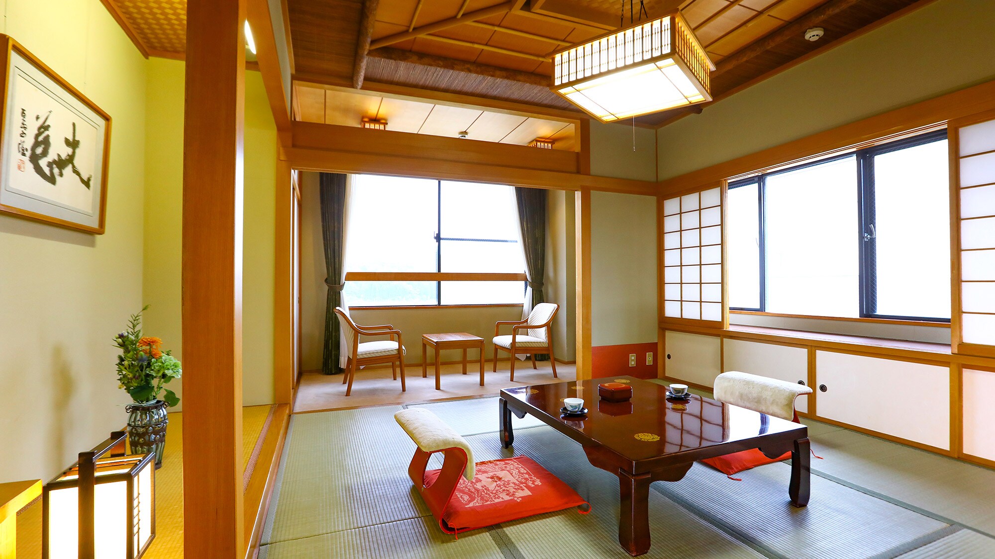 【금연】일본식 방 8조 + 트윈…7F의 특별실. 거실에는 일본식과 서양식 침실이 있습니다.