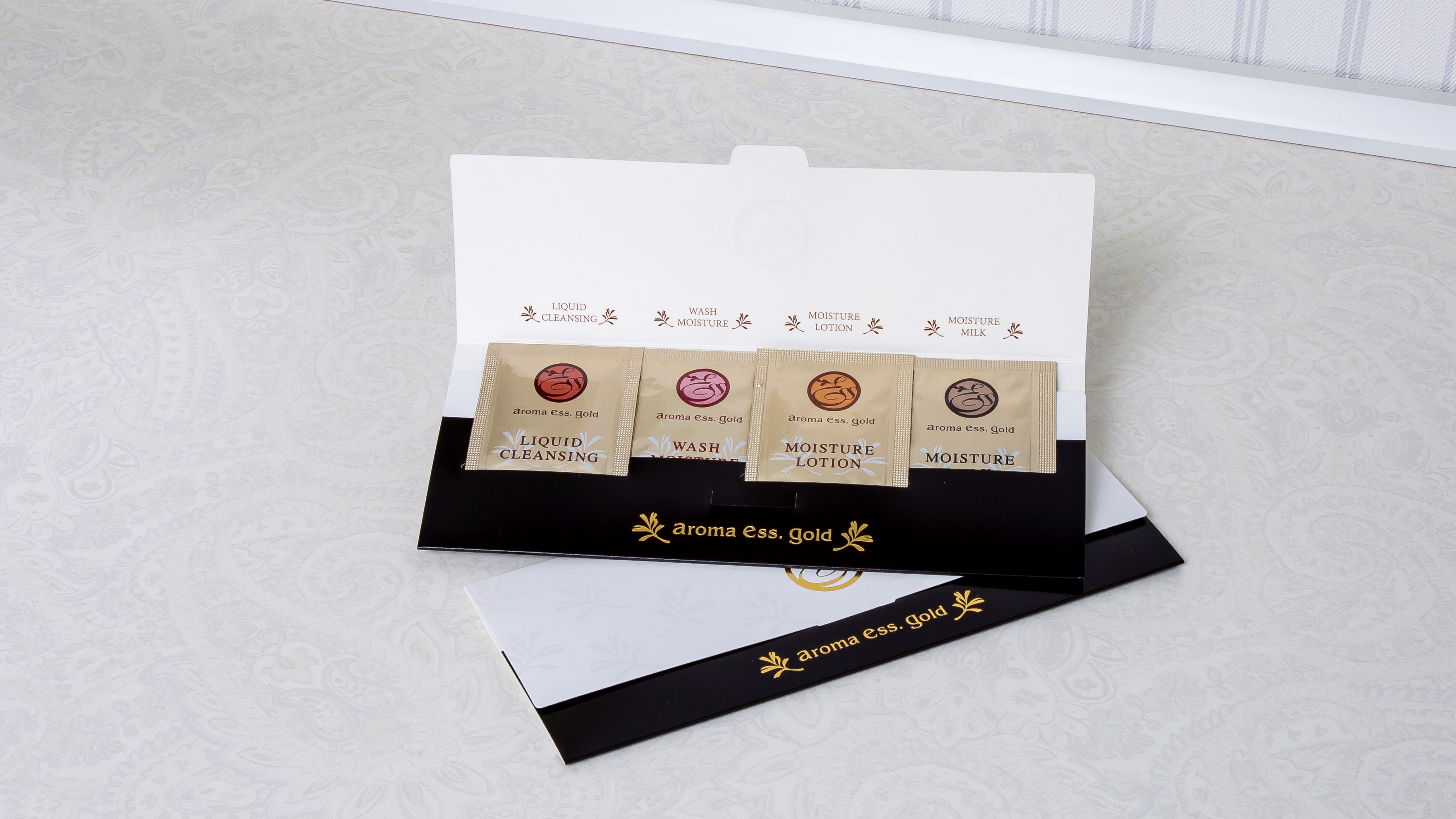 POLA Aroma Esse Gold Face Care ชุด 4 ชิ้น มอบให้แก่ผู้หญิงที่เข้าพักในห้องปริ๊นเซส