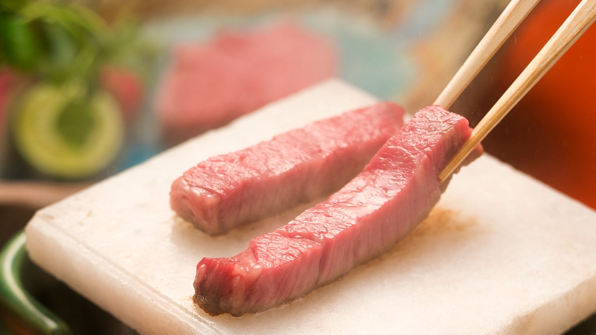 Please enjoy Chateaubriand grilled with rock salt.