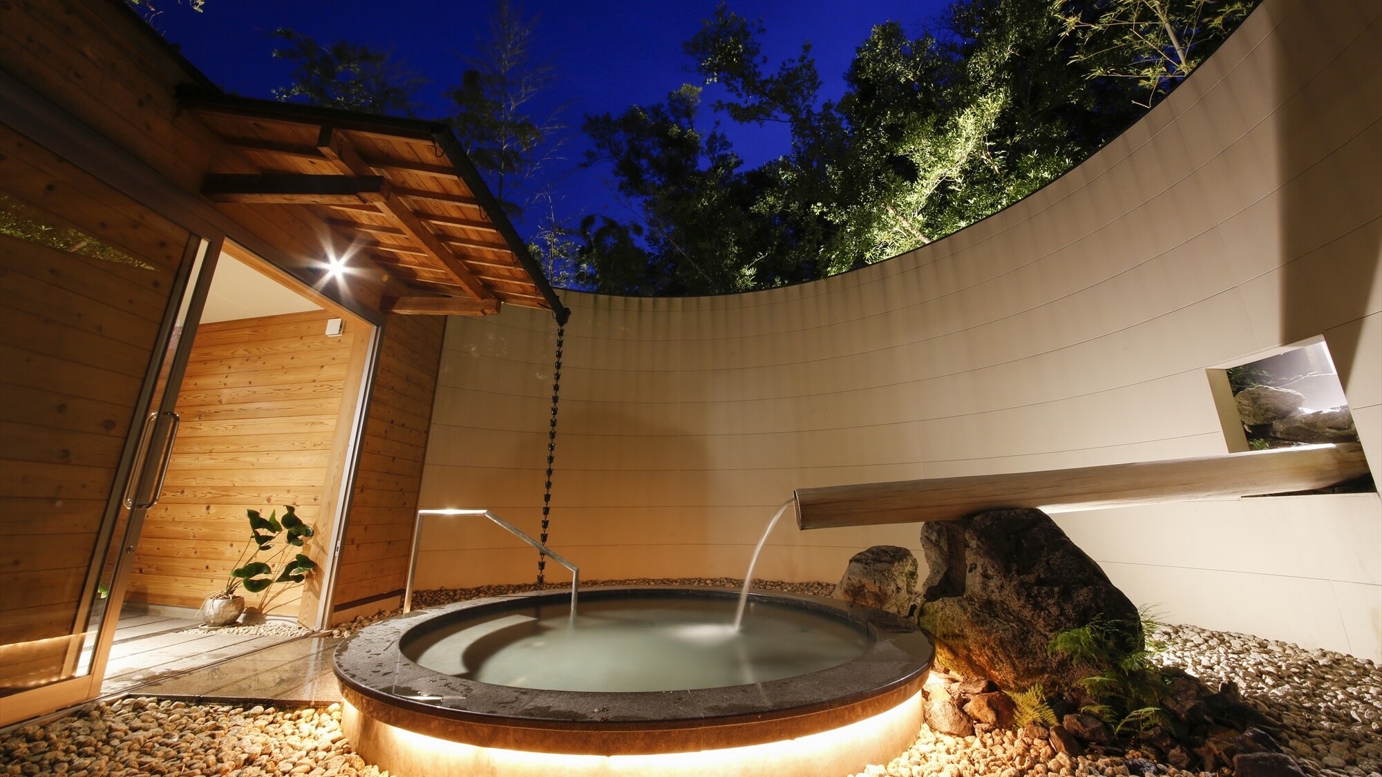 Private open-air bath "Tsukinomiya"