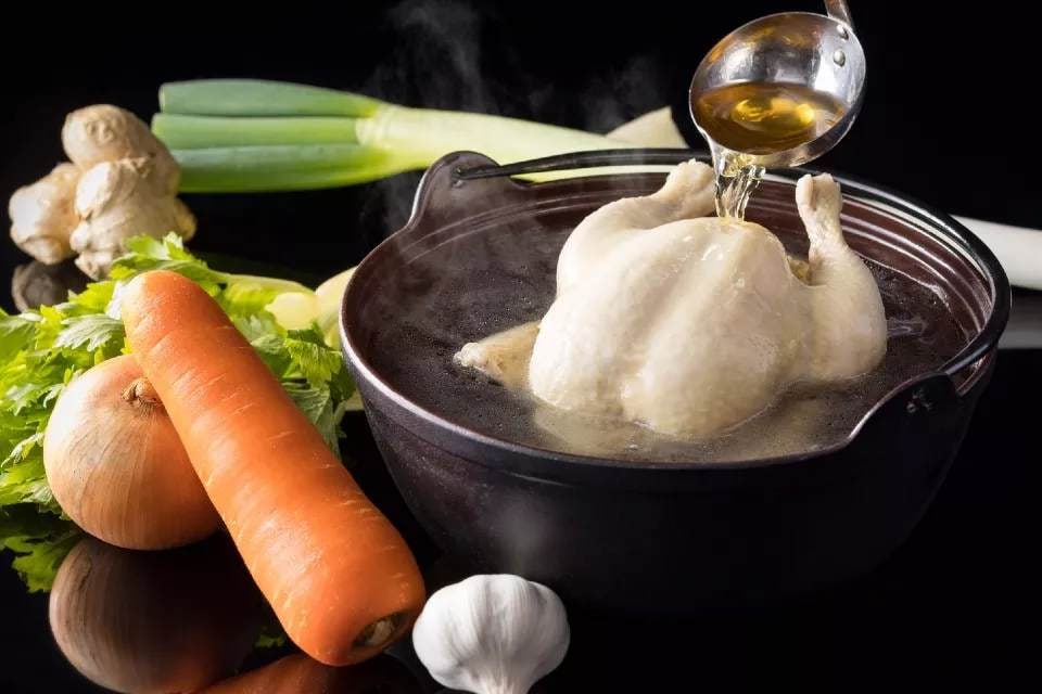 Súp gà nguyên con (hình ảnh)