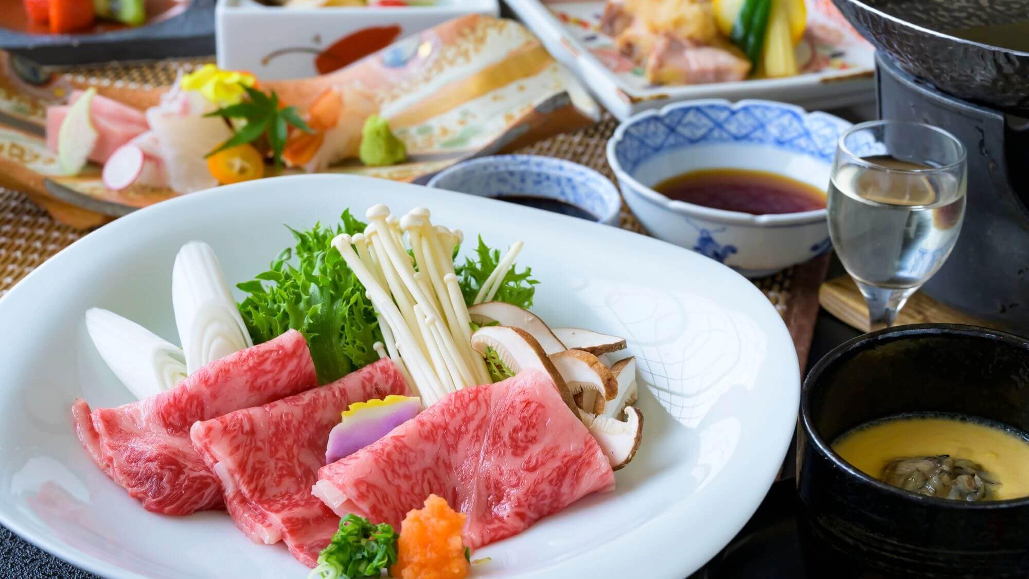 【嚴選美味懷石料理】使用嚴選食材，以少量食材體現最佳風味的豪華懷石料理。