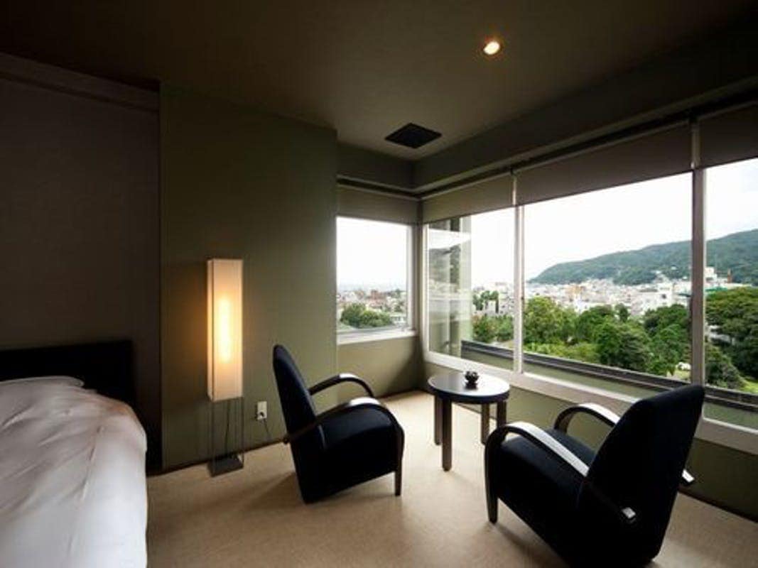 Corner twin room