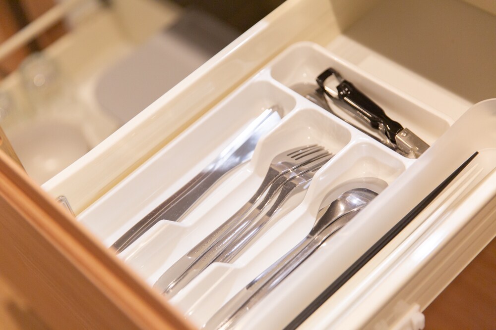 [Cutlery] Please feel free to use tableware.