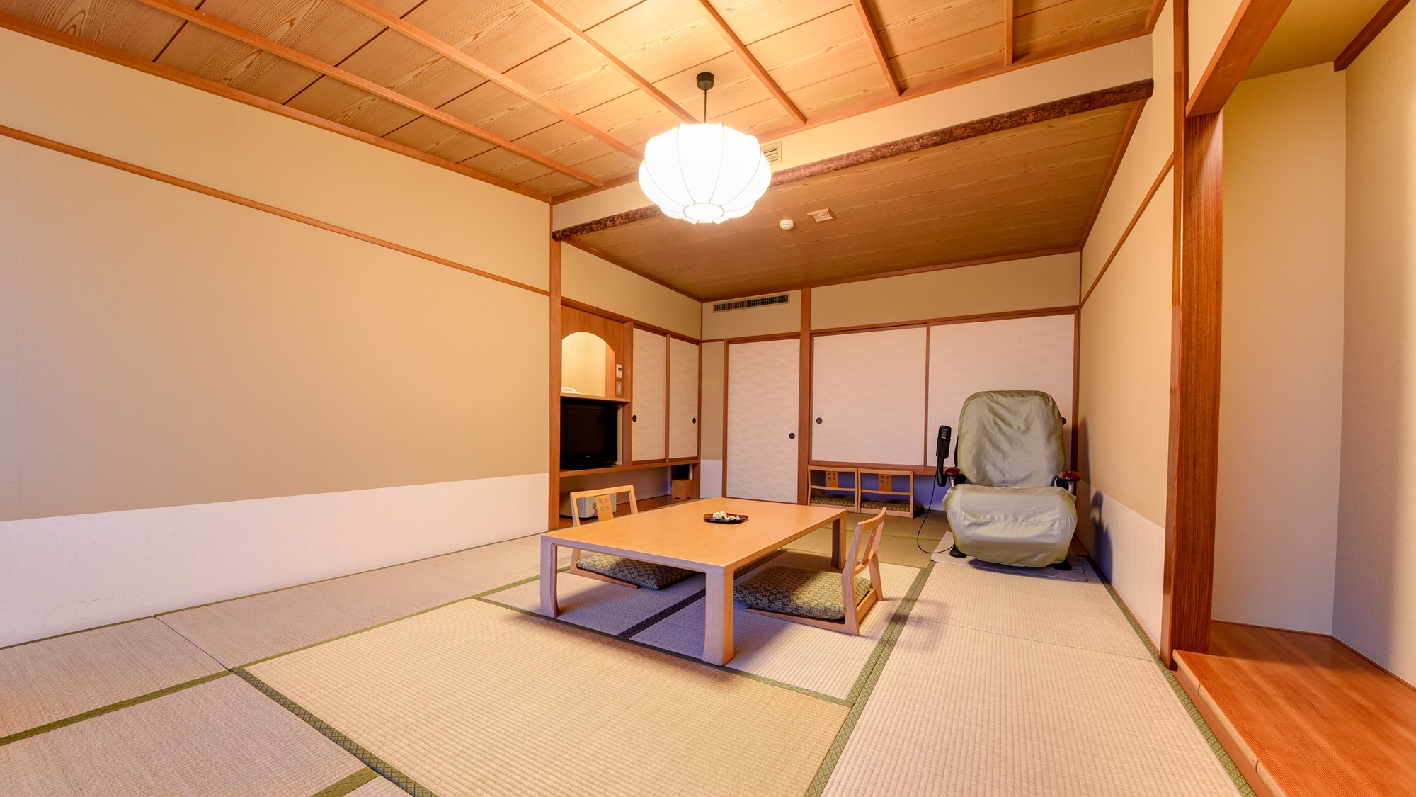 *[Kamar tamu: Contoh] Kamar bergaya Jepang dengan 14 tikar tatami