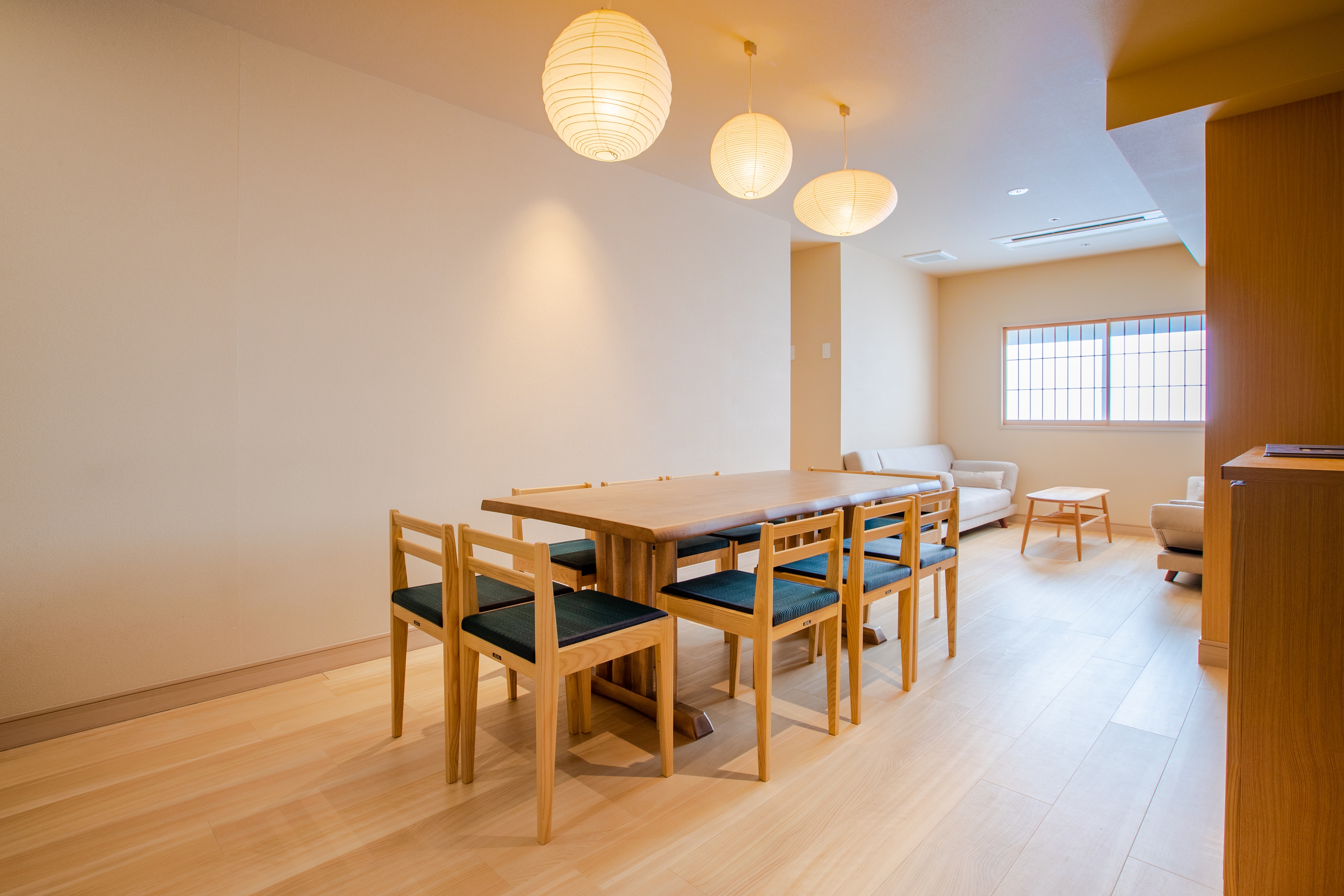 Deluxe suite room dining space