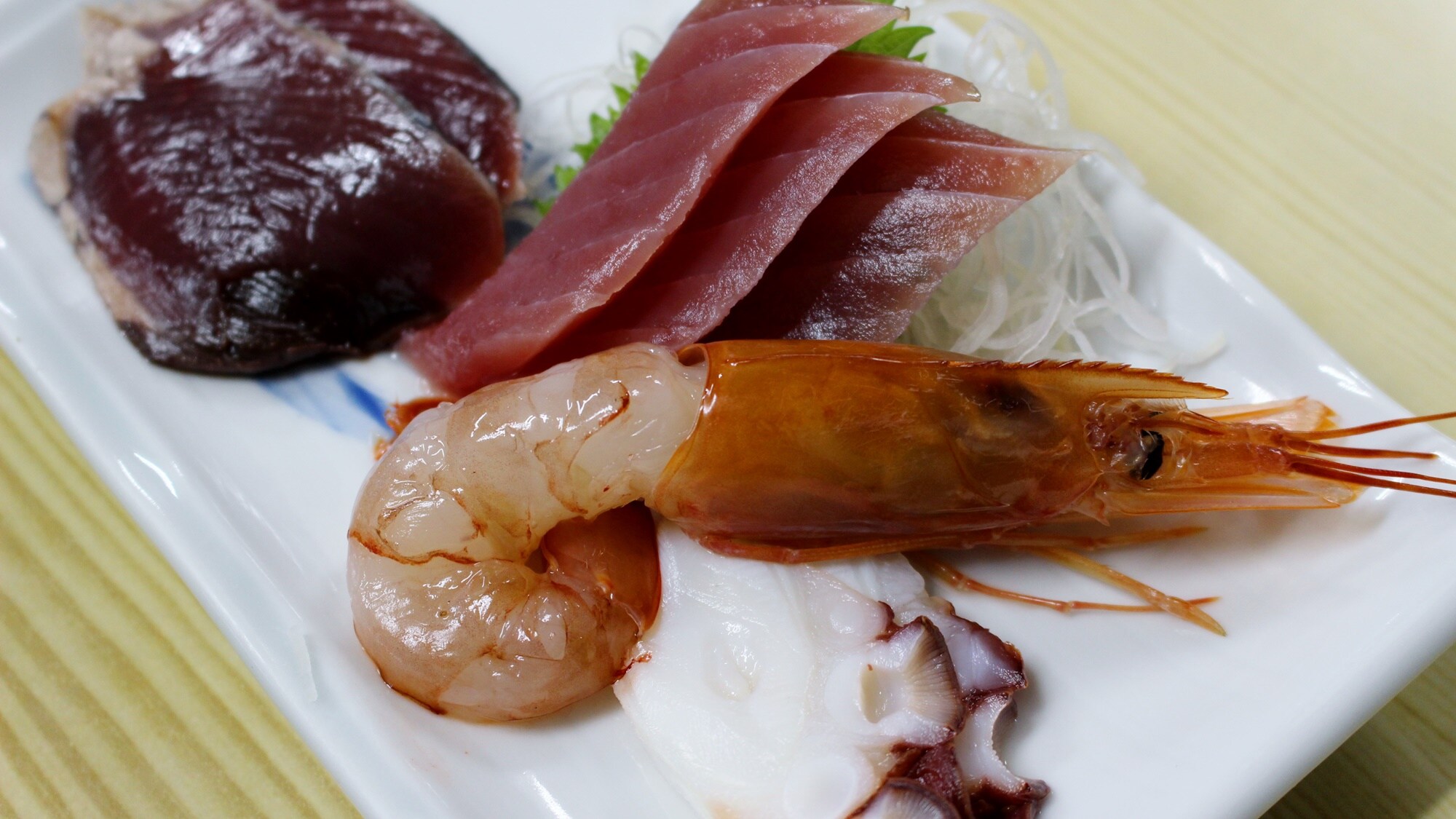 *■ Contoh makan malam: Ketika Anda memikirkan Hokkaido, Anda akan berpikir tentang makanan laut. Sashimi juga merupakan makanan khas yang berubah tergantung pada apa yang tersedia.