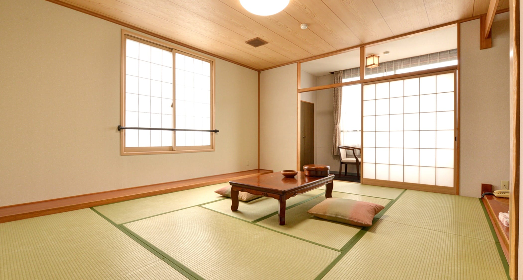 *10 tatami Japanese-style room (example of a guest room)/Please relax in a room with the faint scent of tatami.