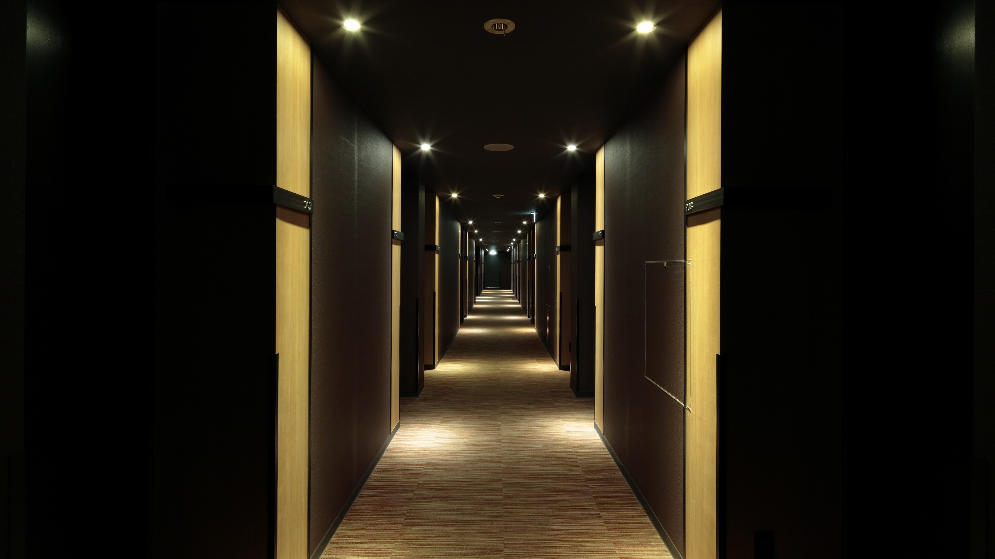 Guest room floor corridor