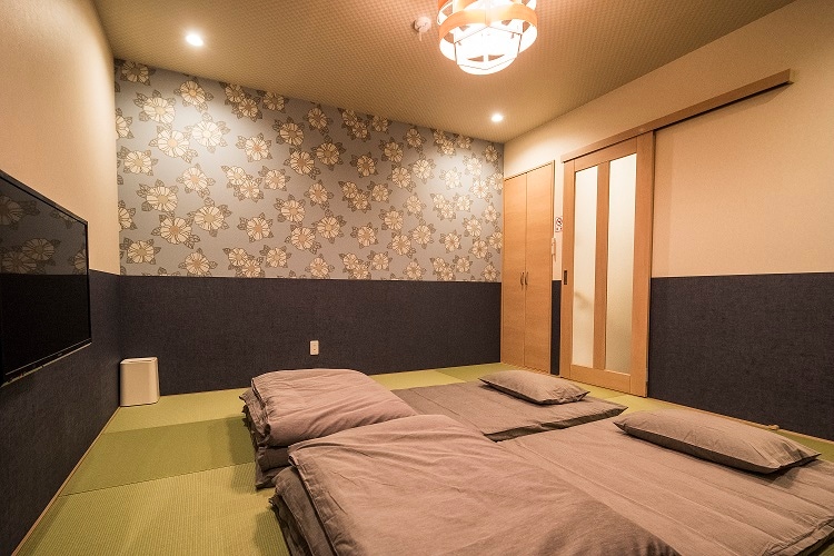 2nd floor guest room (Room 3)