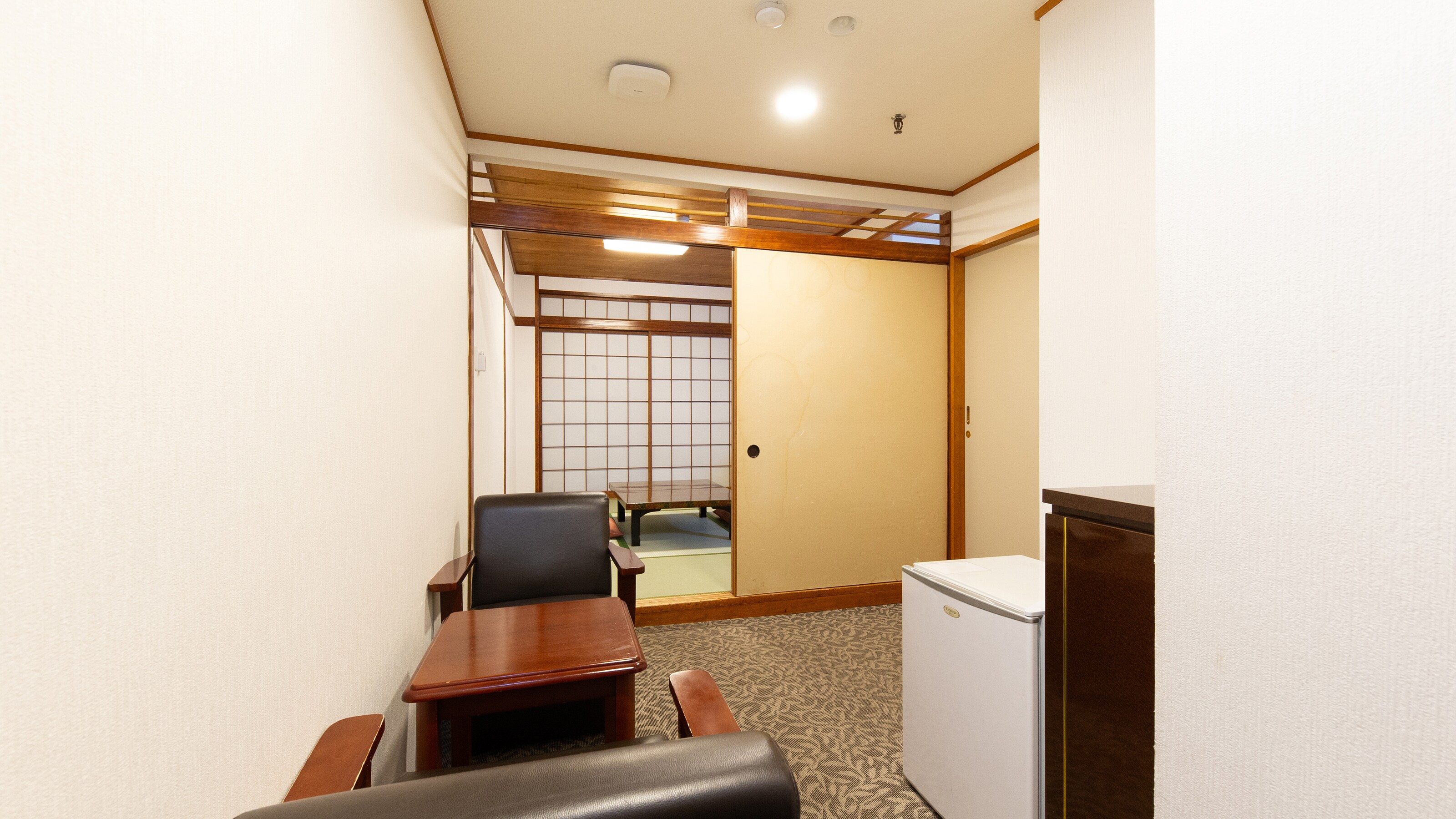 〇 Japanese-style room (6 tatami mats) (no view)