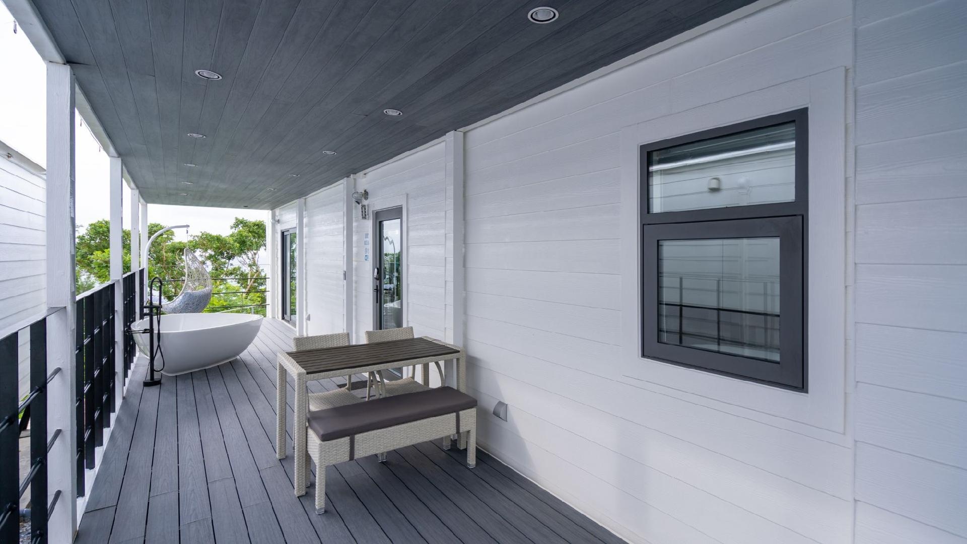 [OCEAN Window Room]