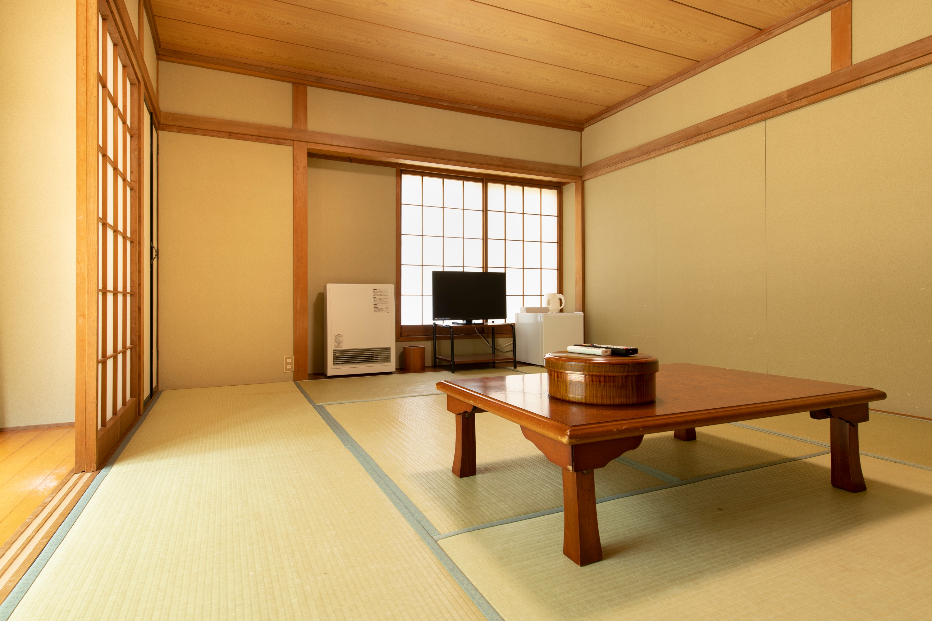 [Non-smoking] Japanese-style room 8 tatami mats for 1-3 people (shared bath and toilet)