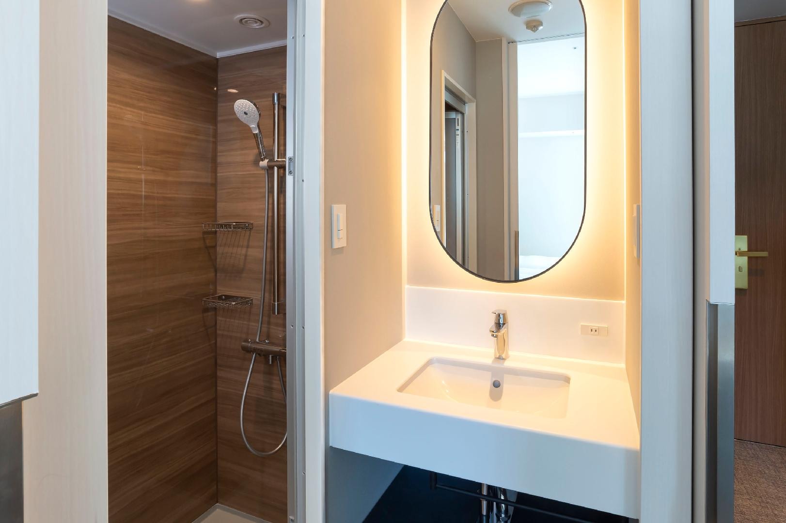 Shower booth