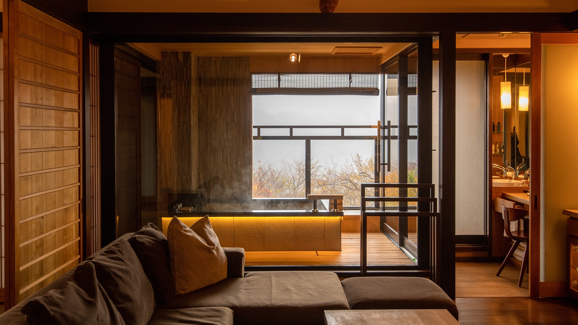 [Special room with open-air bath] A luxurious guest room featuring Hida architecture throughout