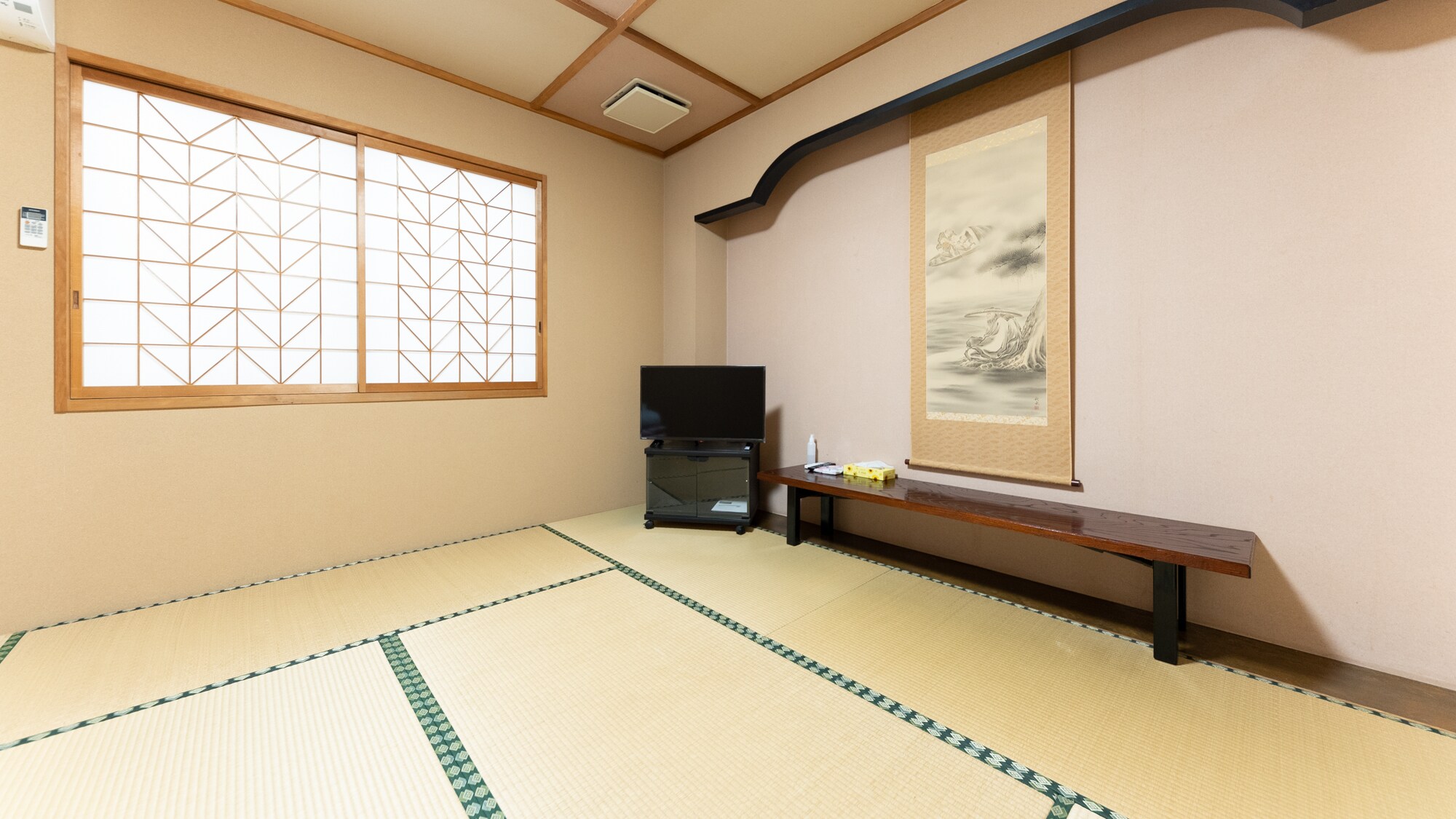 [Non-smoking] Japanese-style room for 1-3 people (shared bathroom and toilet)