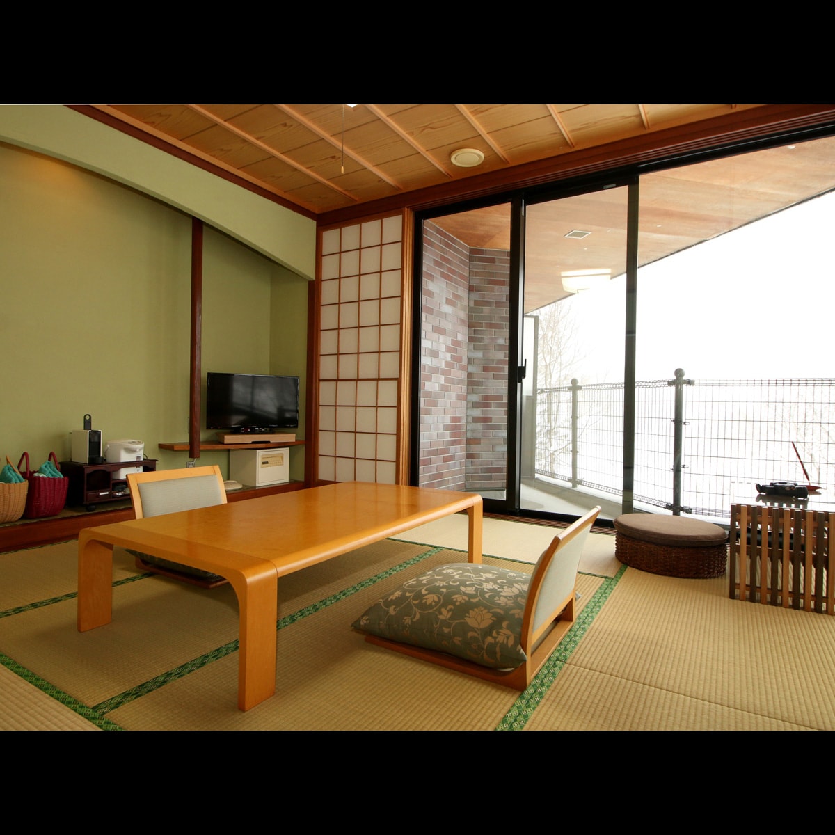 [Special Room] A spacious Japanese-style room and a separate Western-style room provide a luxurious space.