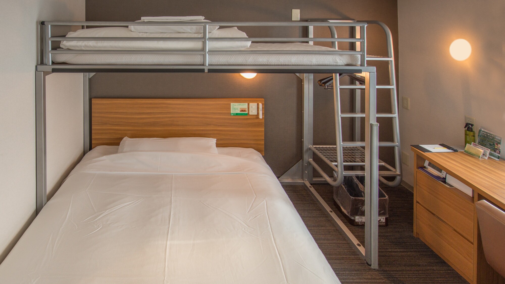 双人床和阁楼床