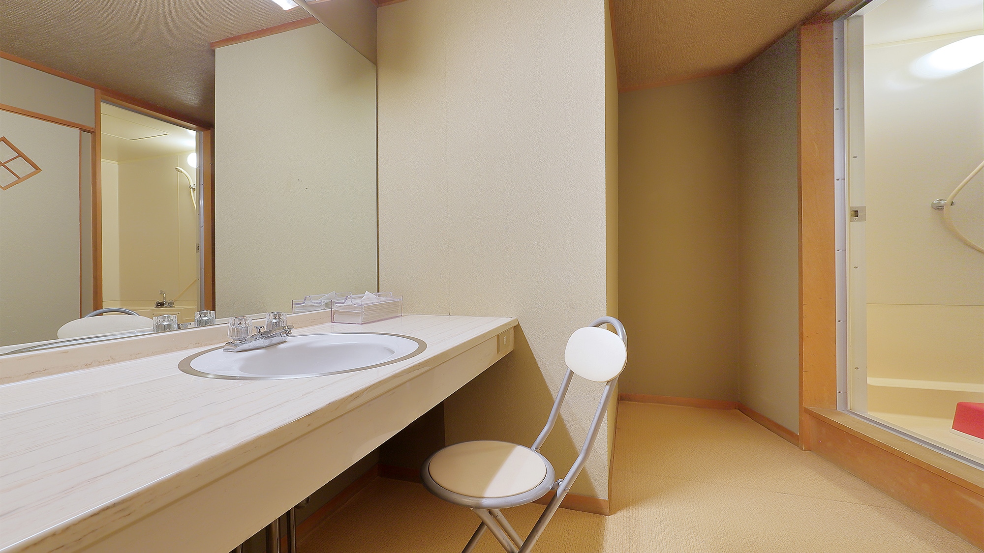 [5th floor - 9th floor Japanese-style room] 12.5 tatami + 4.5 tatami room
