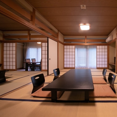 Mountain side deluxe room [Japanese-style room 12 tatami mats + 10 tatami mats + wide veranda] Capacity 7 people. The two-room suite is perfect for group travel.