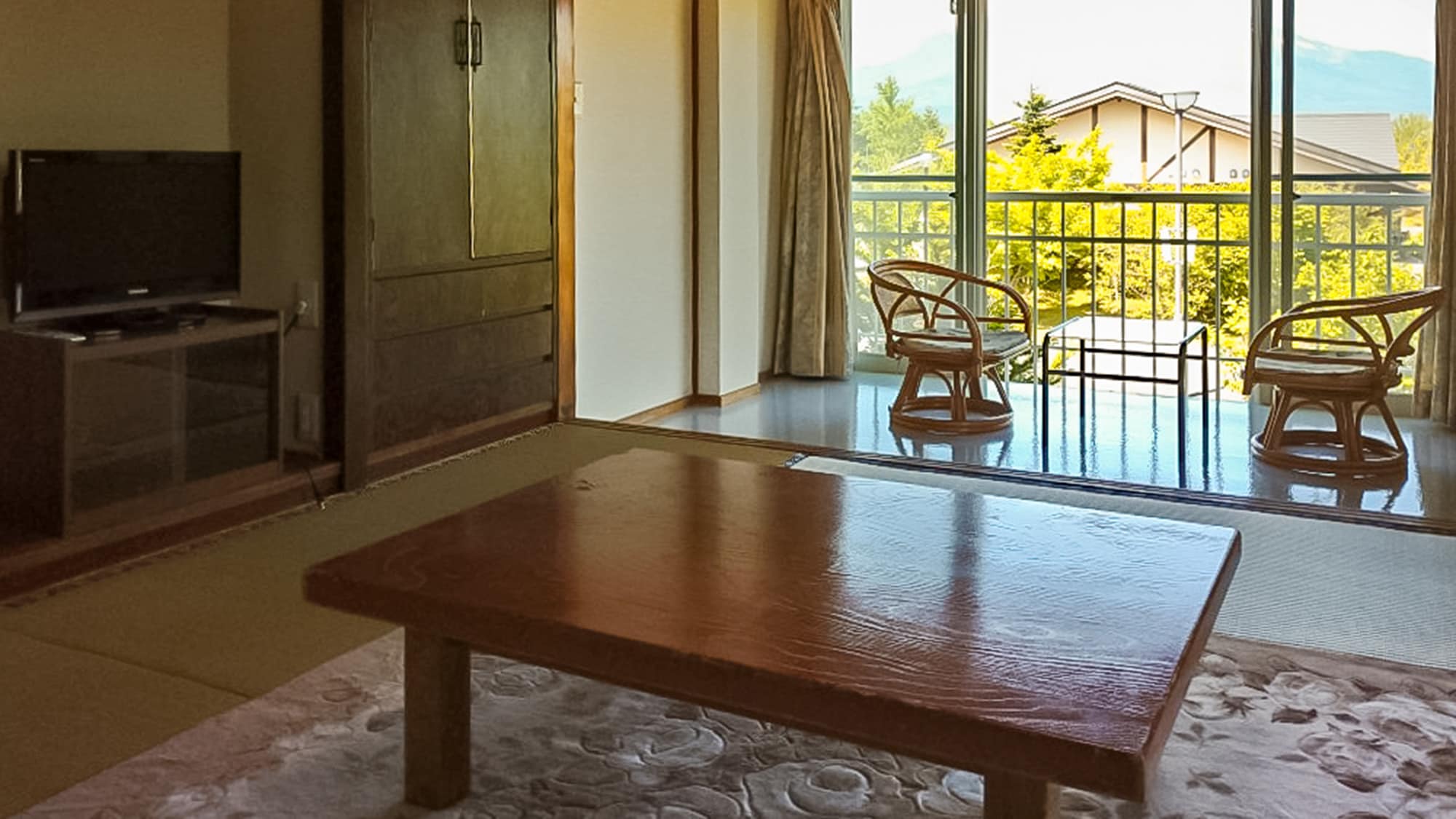 ・ [Example of Japanese-style room] All rooms are equipped with TV and free Wi-Fi.